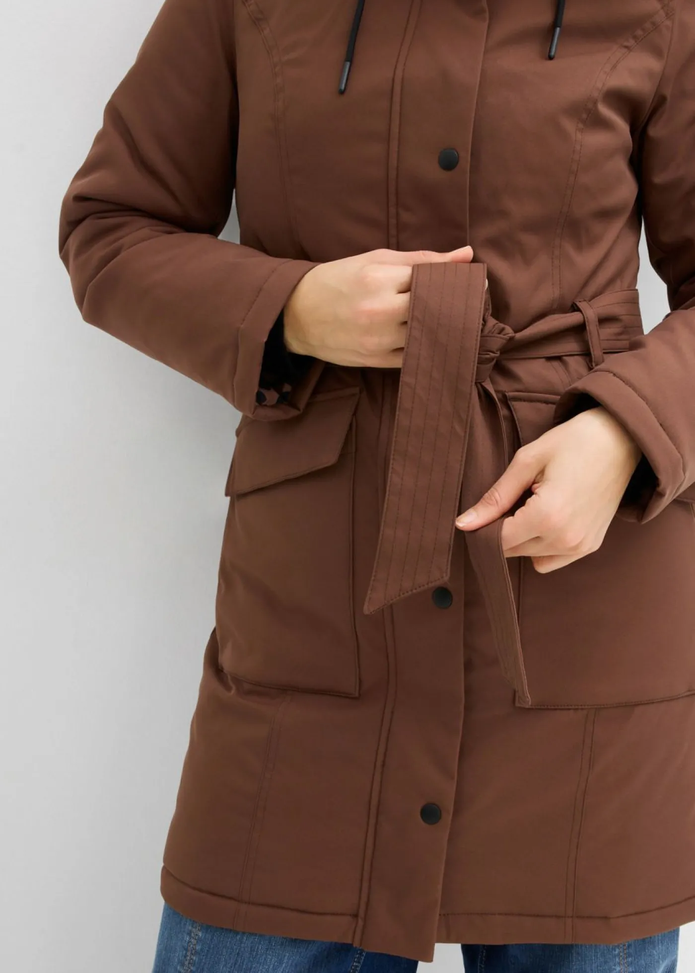 bonprix bonprix Abrigo corto para exteriores con cinturón, material impermeable y forro de leopardo marrón