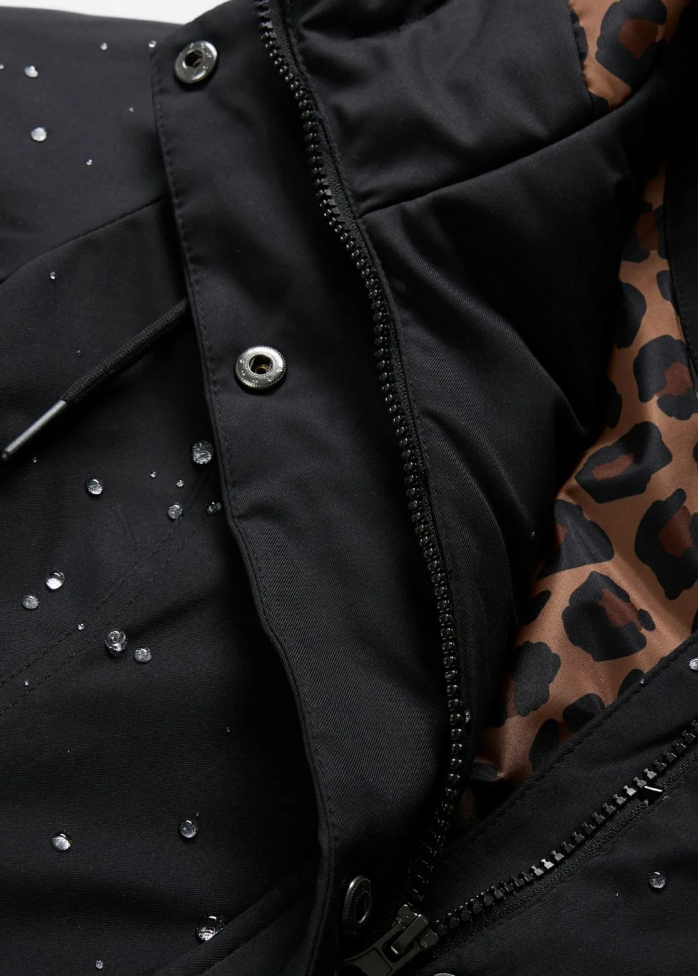 bonprix bonprix Abrigo corto para exteriores con cinturón, material impermeable y forro de leopardo Negro Outlet