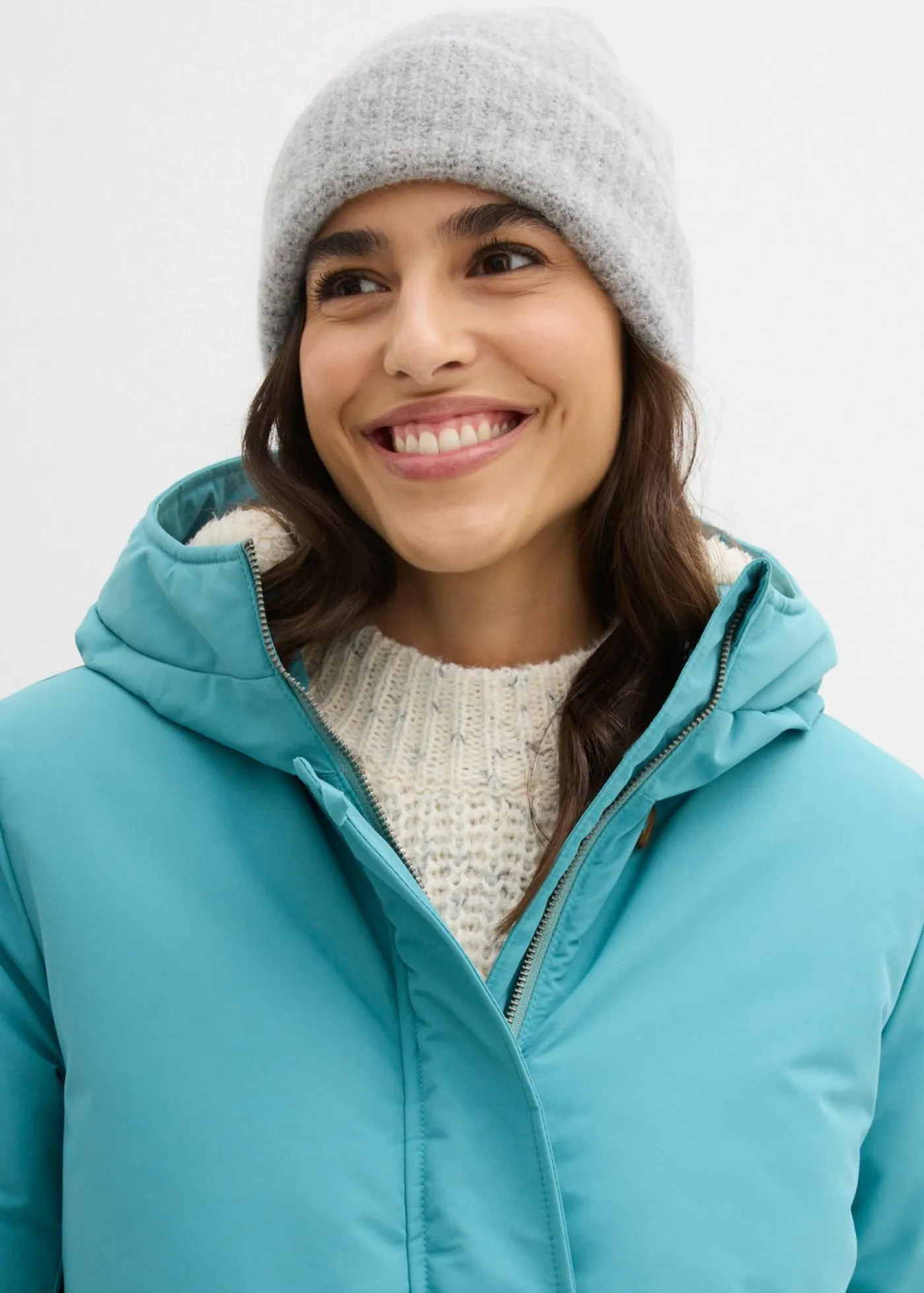 bonprix bonprix Abrigo de invierno con forro de peluche en la capucha Verde azulado New