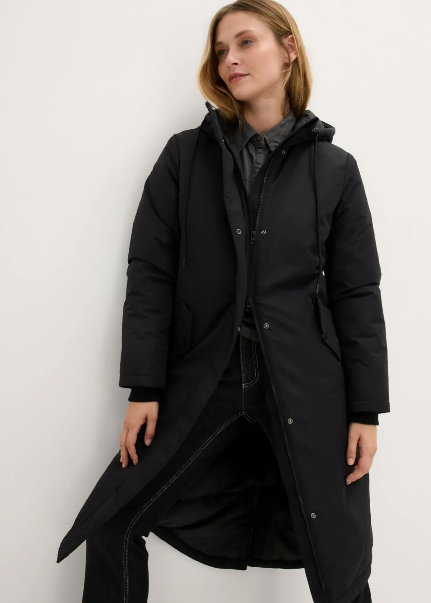 bonprix bonprix Abrigo de invierno con guateado interior Negro Sale