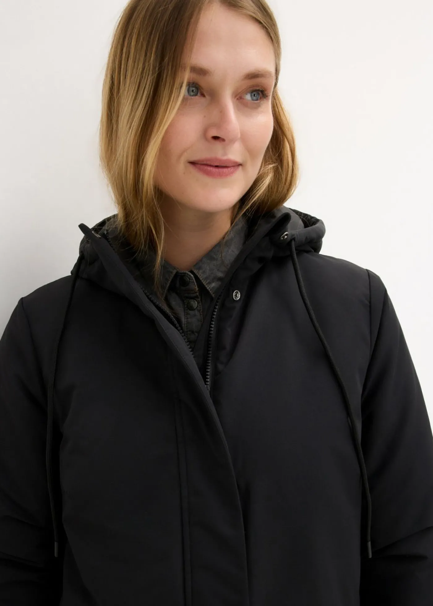 bonprix bonprix Abrigo de invierno con guateado interior Negro Sale