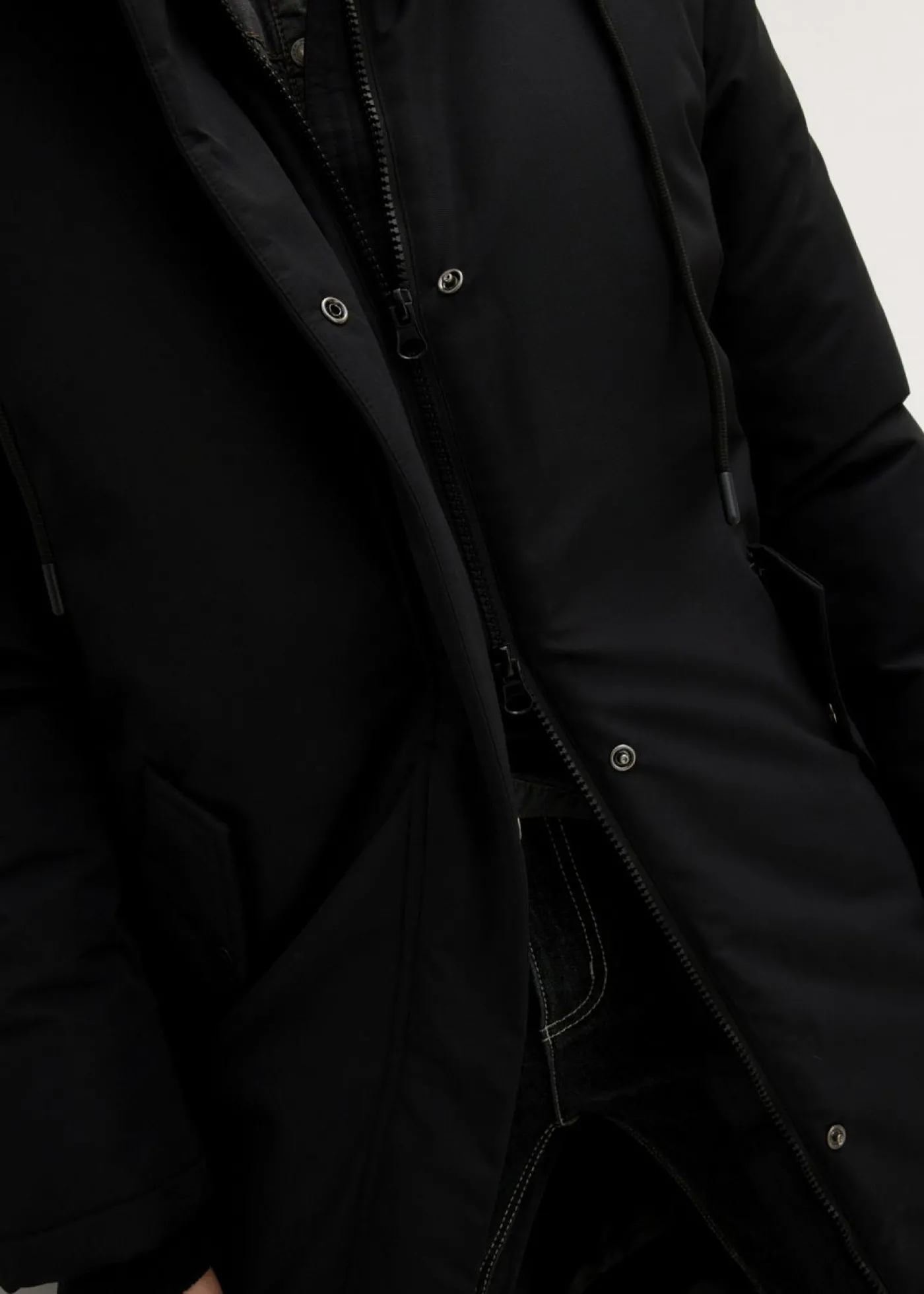 bonprix bonprix Abrigo de invierno con guateado interior Negro Sale
