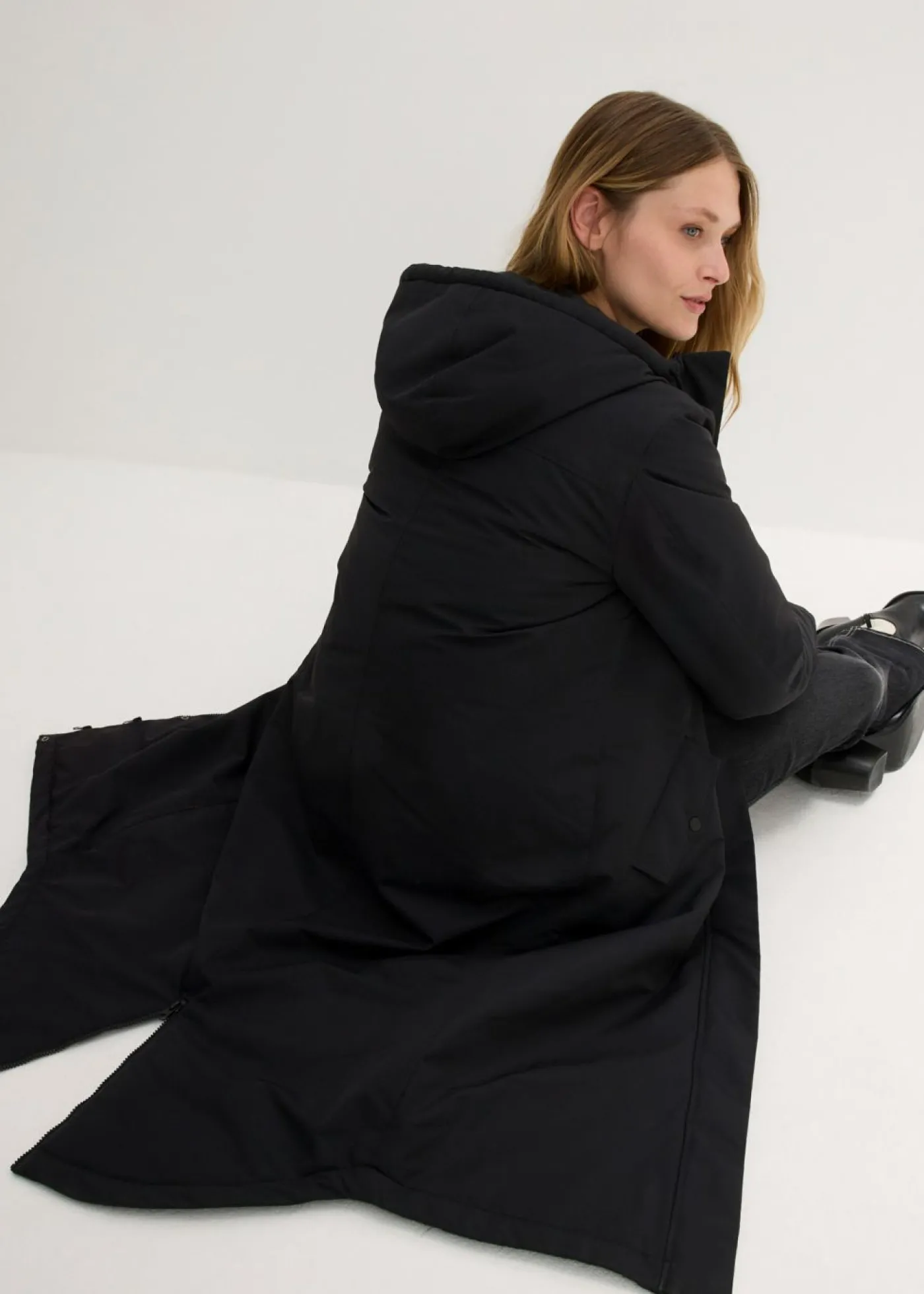 bonprix bonprix Abrigo de invierno con guateado interior Negro Sale