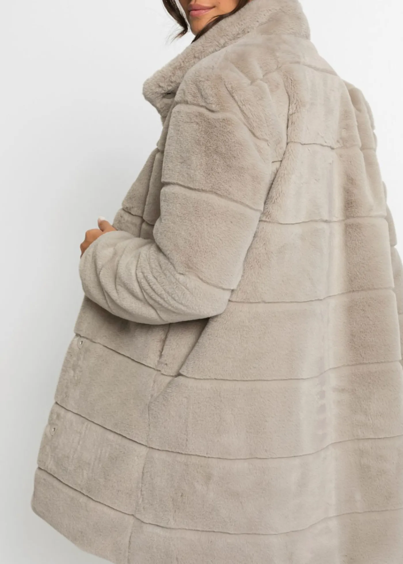 bonprix bonprix Abrigo de pelo sintético Gris Hot