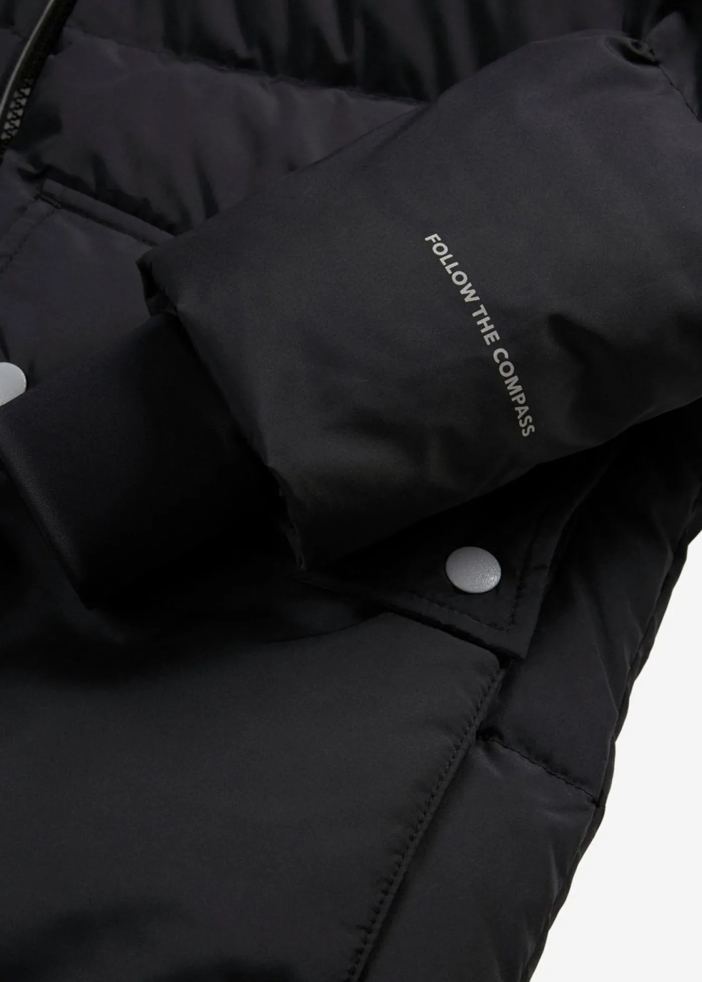 bonprix bonprix Abrigo de plumón con detalles reflectantes Negro Clearance