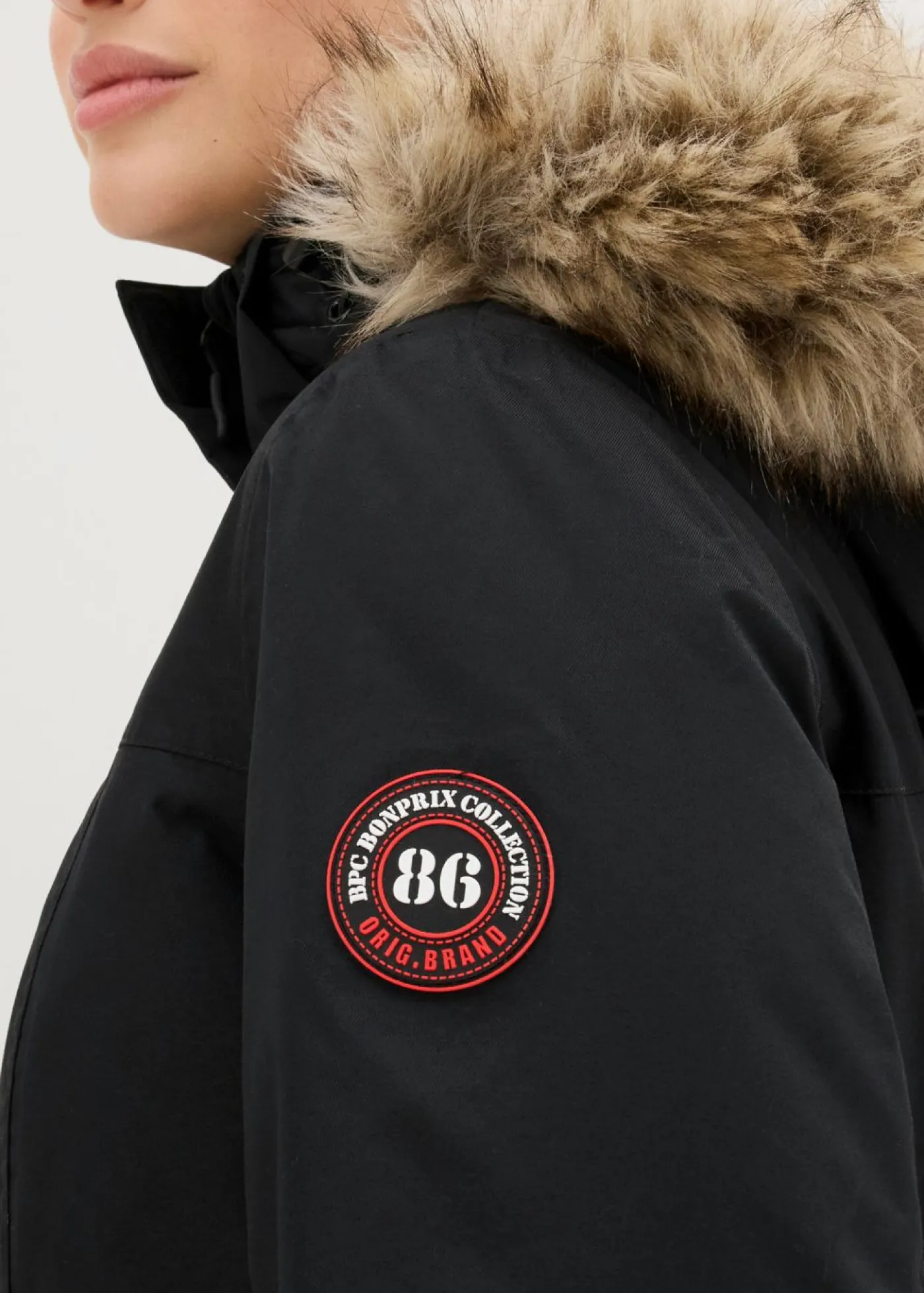bonprix bonprix Abrigo funcional cálido impermeable para exteriores con pelo sintético Negro New