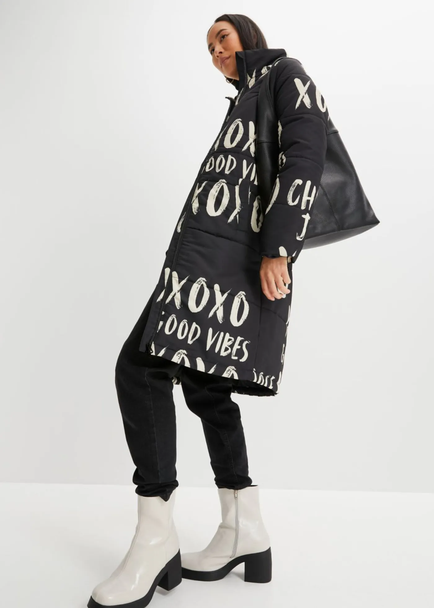 bonprix bonprix Abrigo guateado Negro-crudo estampado New