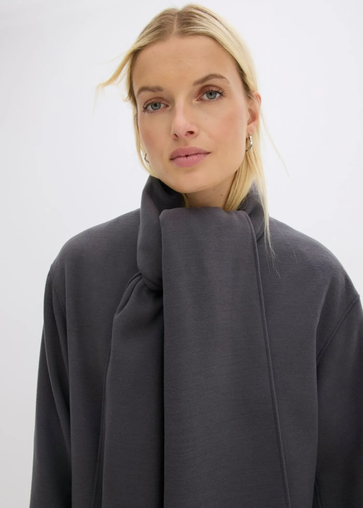 bonprix bonprix Abrigo holgado con dos bolsillos cosidos gris + pizarra Outlet