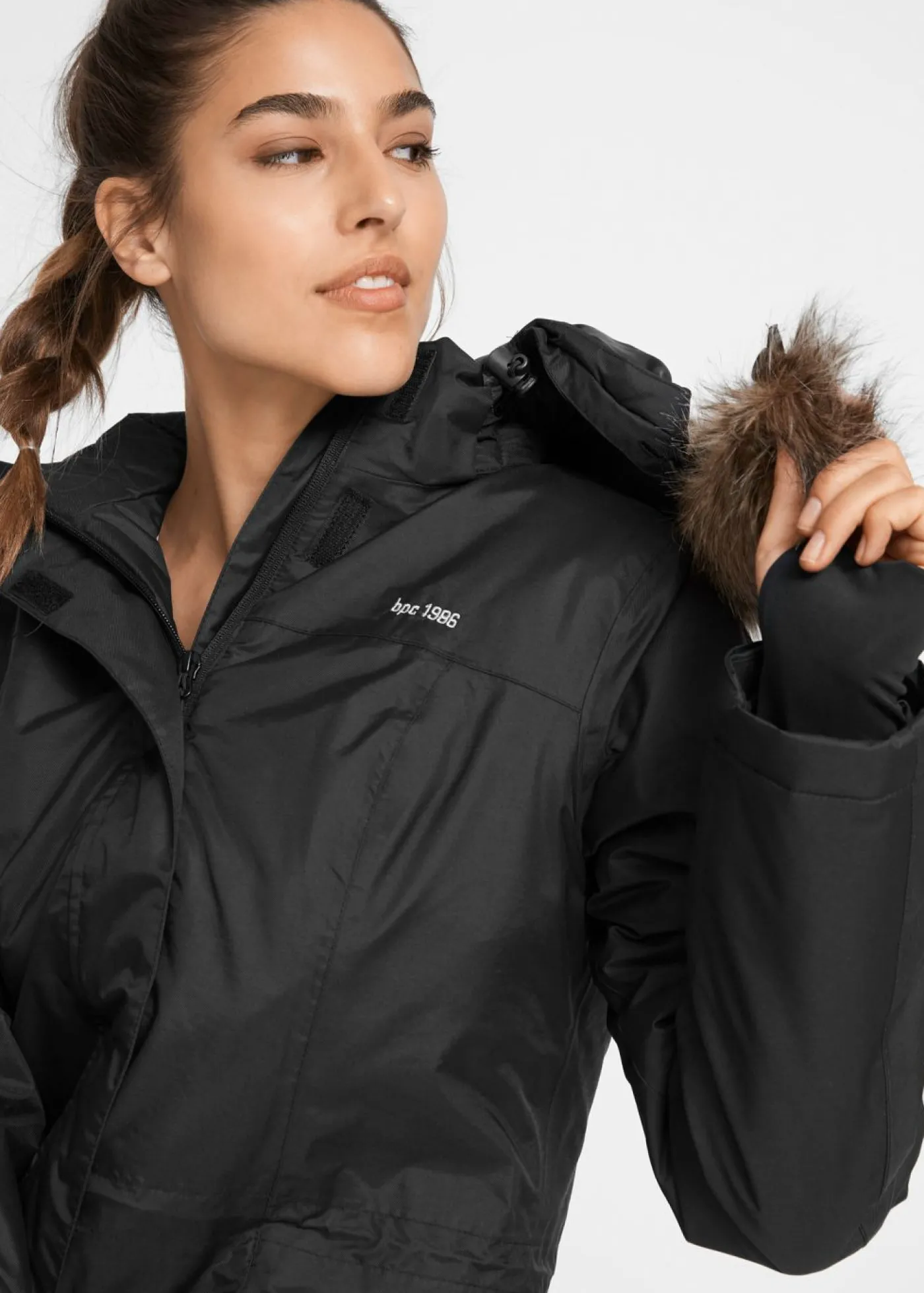 bonprix bonprix Abrigo impermeable para exteriores con pelo sintético Negro Outlet