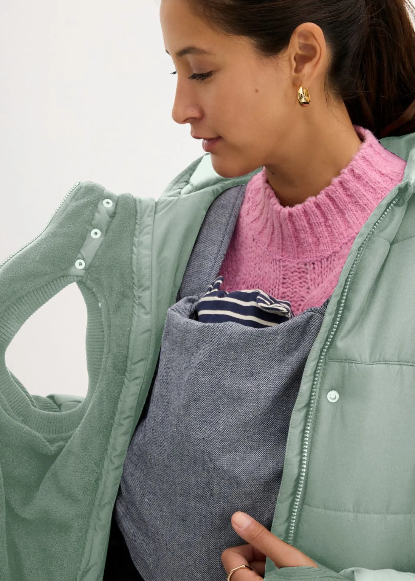 bonprix bonprix Abrigo premamá 3 en 1 con inserto de porteo verde ahumado Clearance