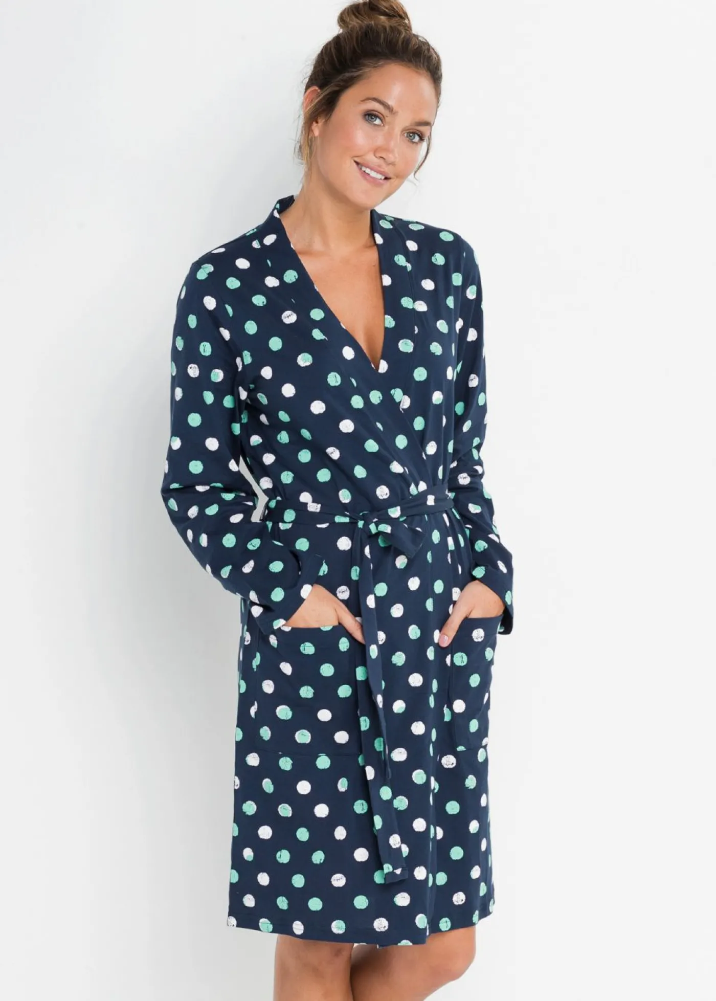 bonprix bonprix Albornoz de algodón orgánico Azul marino de lunares Online