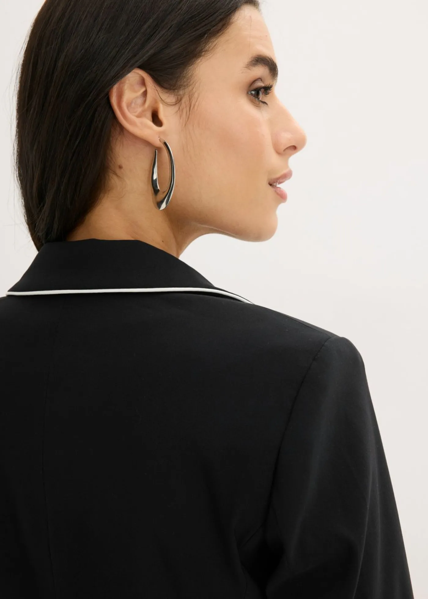 bonprix bonprix Americana elástica de bengalina Negro-blanco lana Clearance