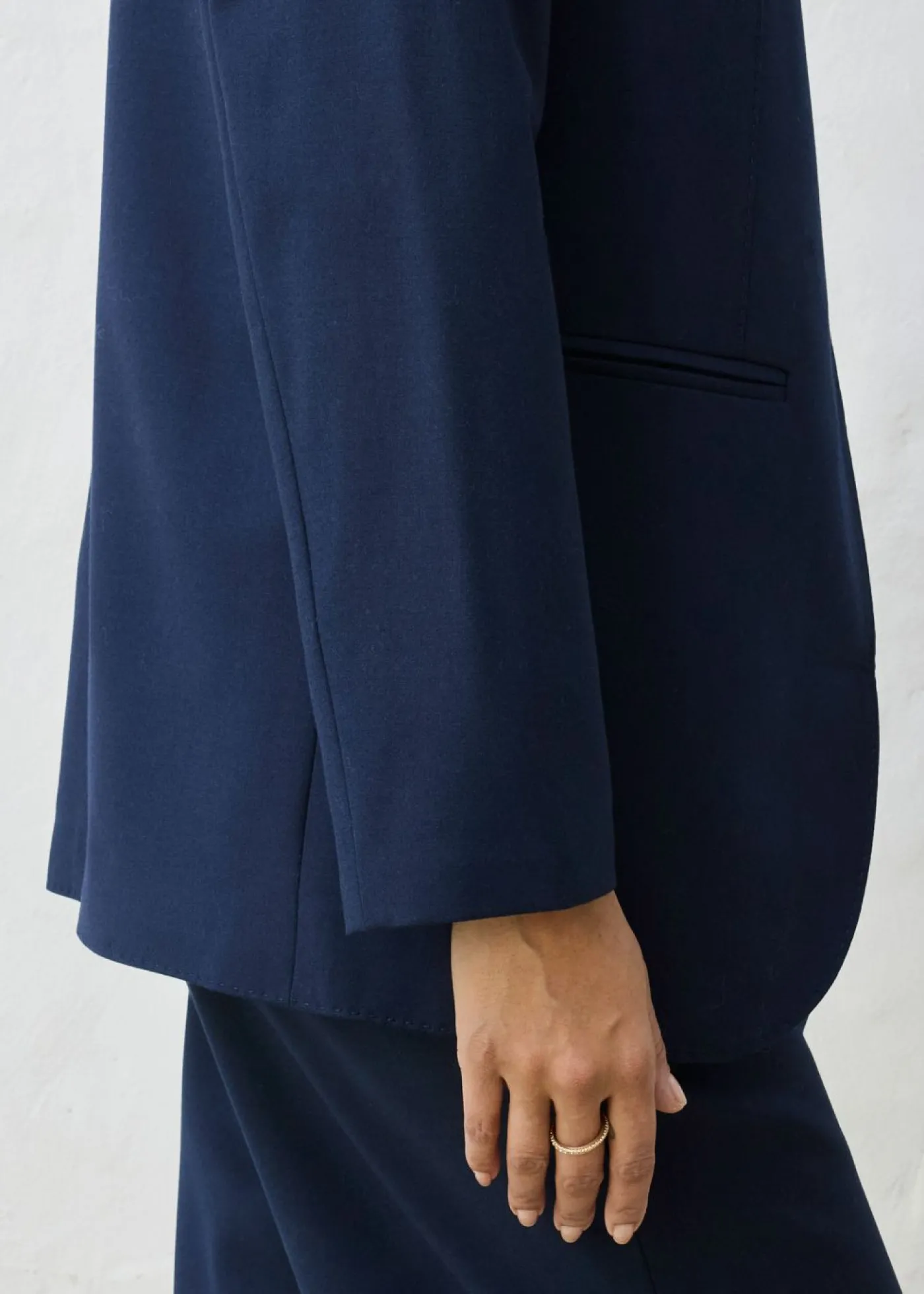 bonprix bonprix Americana sin cuello de suave mezcla de lana Azul marino Online