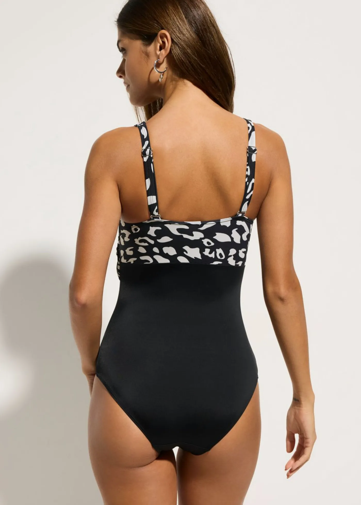 bonprix bonprix Bañador con diseño cruzado Negro-beige, estampado