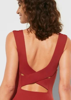 bonprix bonprix Bañador con efecto moldeador medio y escote en V Rojo oscuro Hot