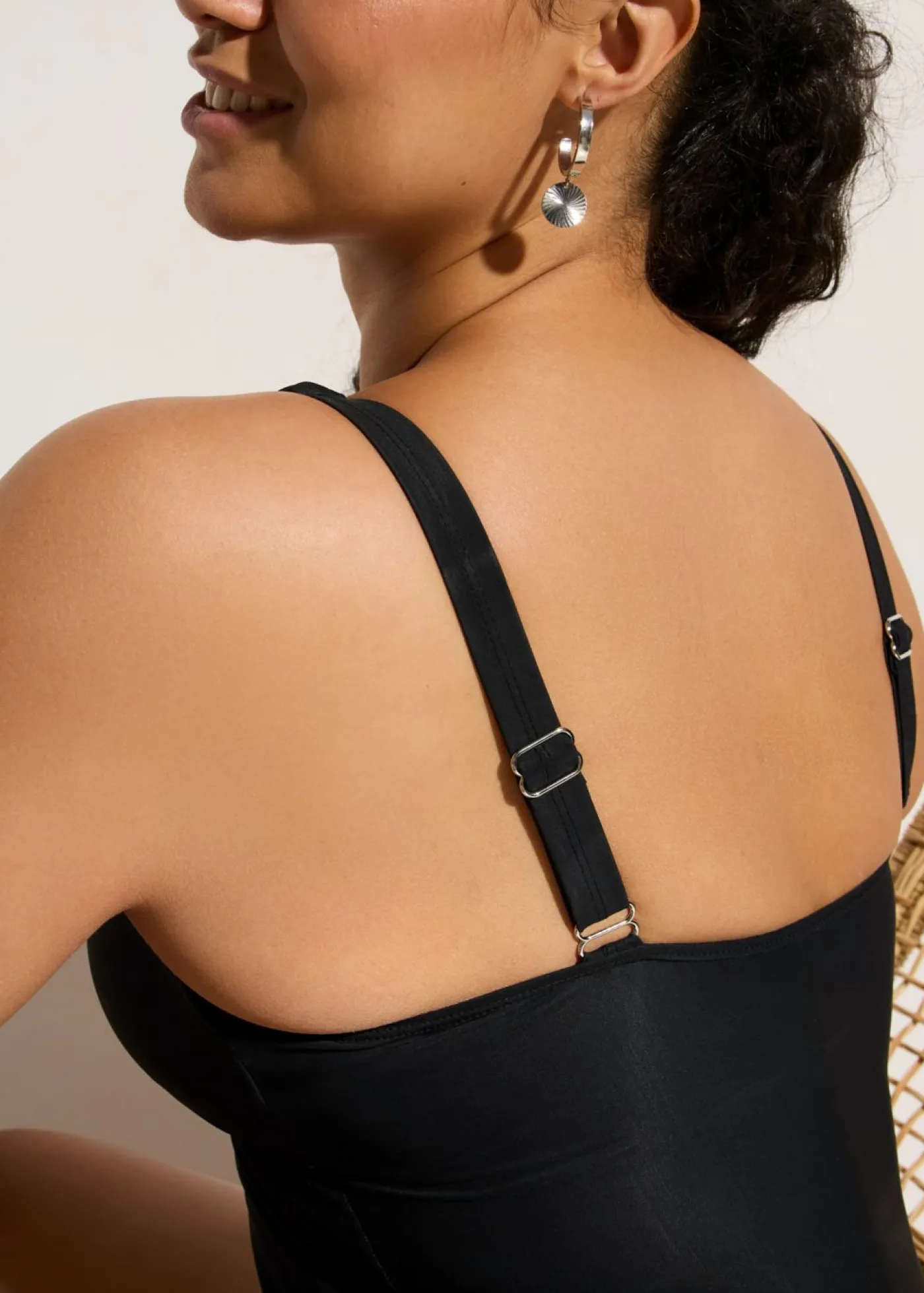 bonprix bonprix Bañador con efecto moldeador ligero y malla transparente Negro New