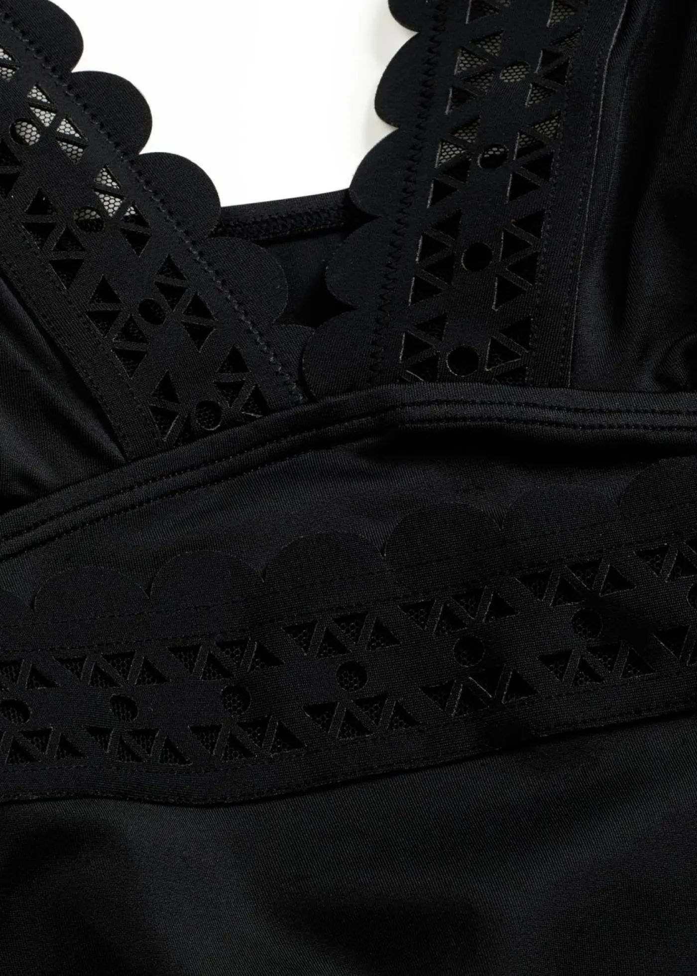 bonprix bonprix Bañador con insertos cortados con láser Negro Clearance