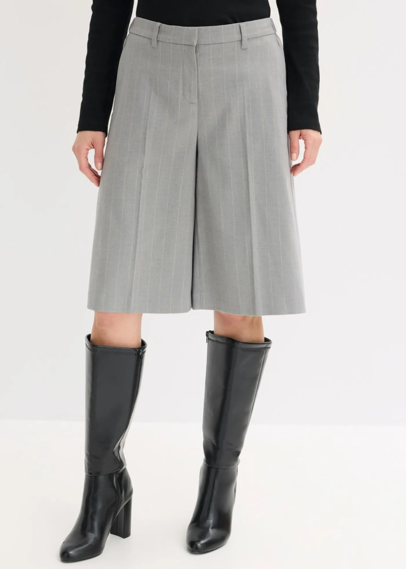 bonprix bonprix Bermudas de raya diplomática con pinzas gris-beige con rayas Clearance