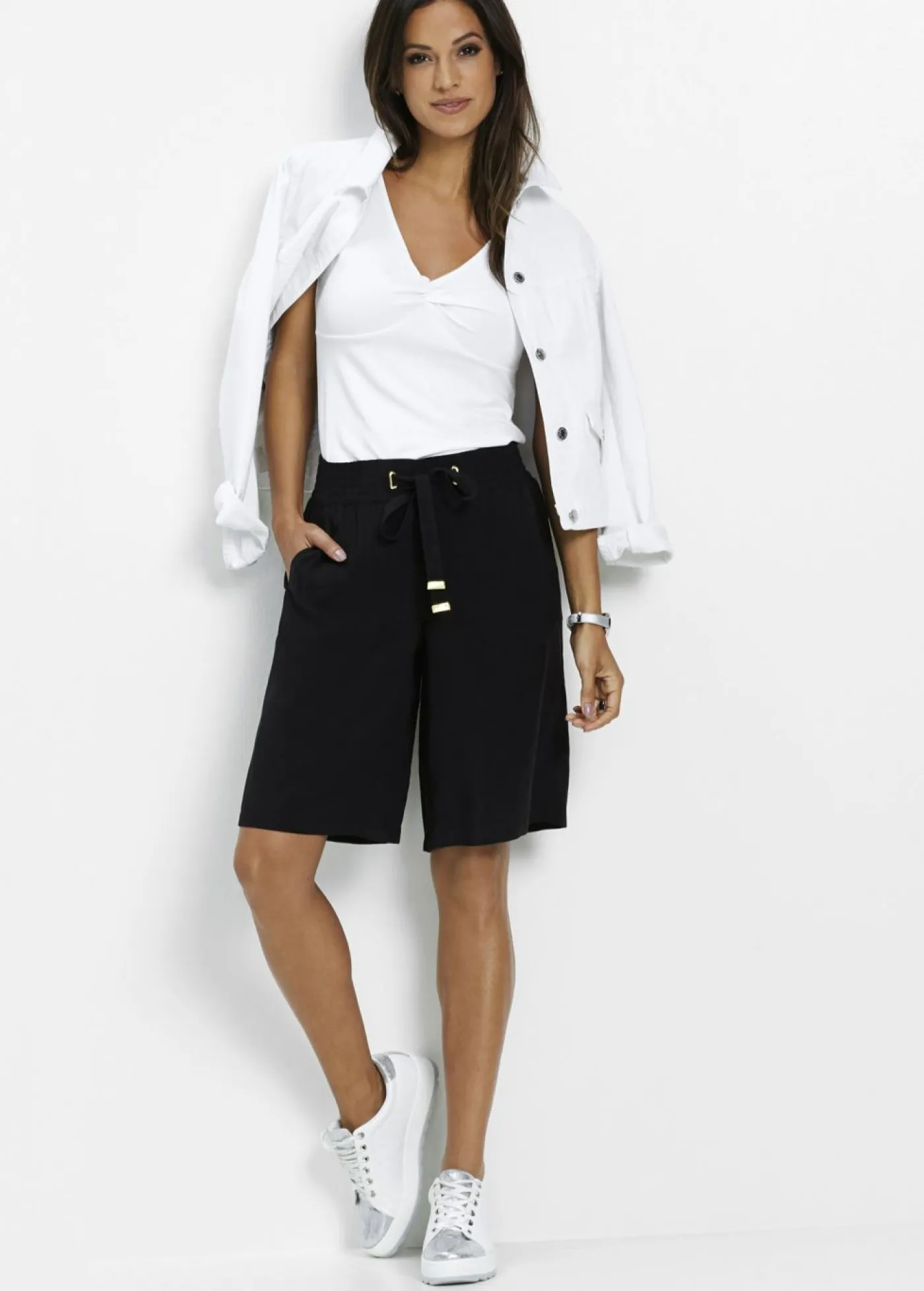 bonprix bonprix Bermudas de viscosa con cinturón Negro Clearance