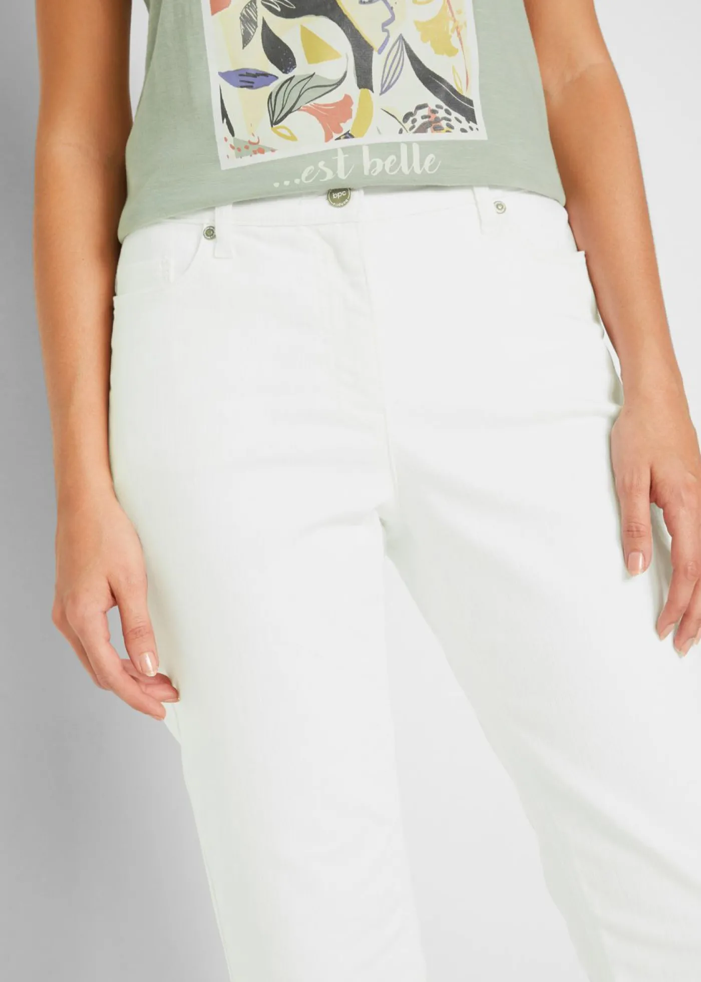 bonprix bonprix Bermudas vaqueras, elásticas, con bajo enrollado Blanco Online
