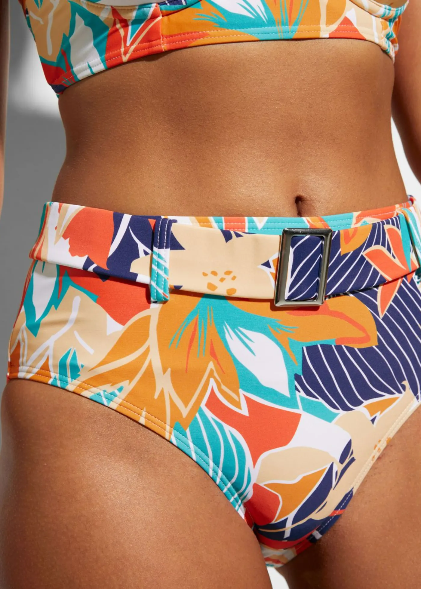 bonprix bonprix Bikini con aros (2 piezas) Blanco-azul-coral estampado New