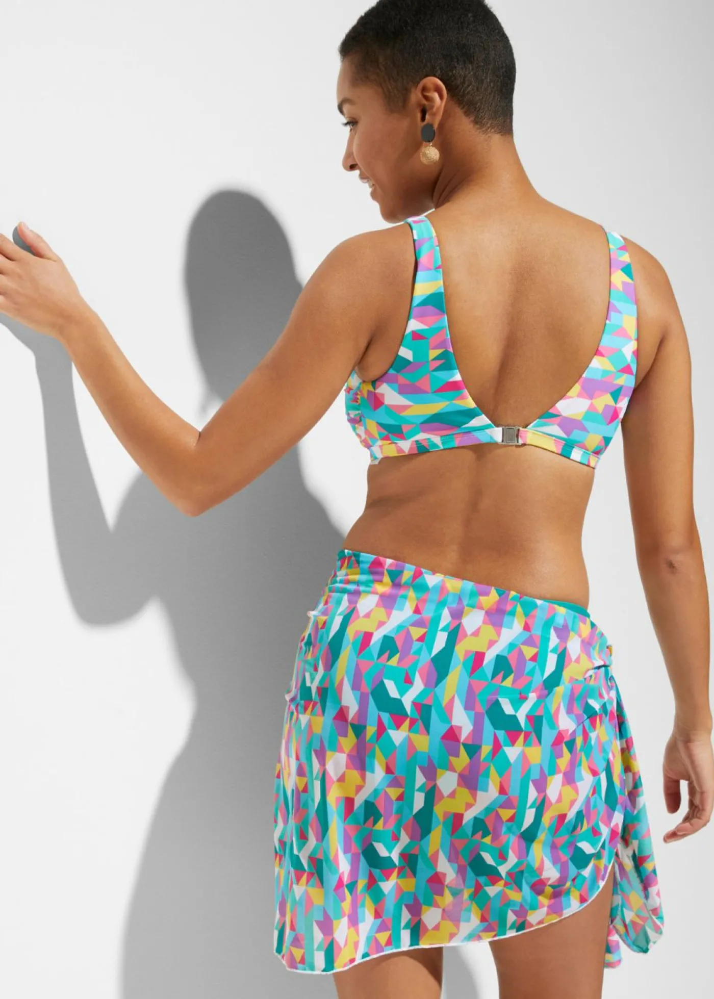 bonprix bonprix Bikini y braguita de baño (conjunto de 3 piezas) Verde azulado-amarillo-lila con estampado gráfico Clearance