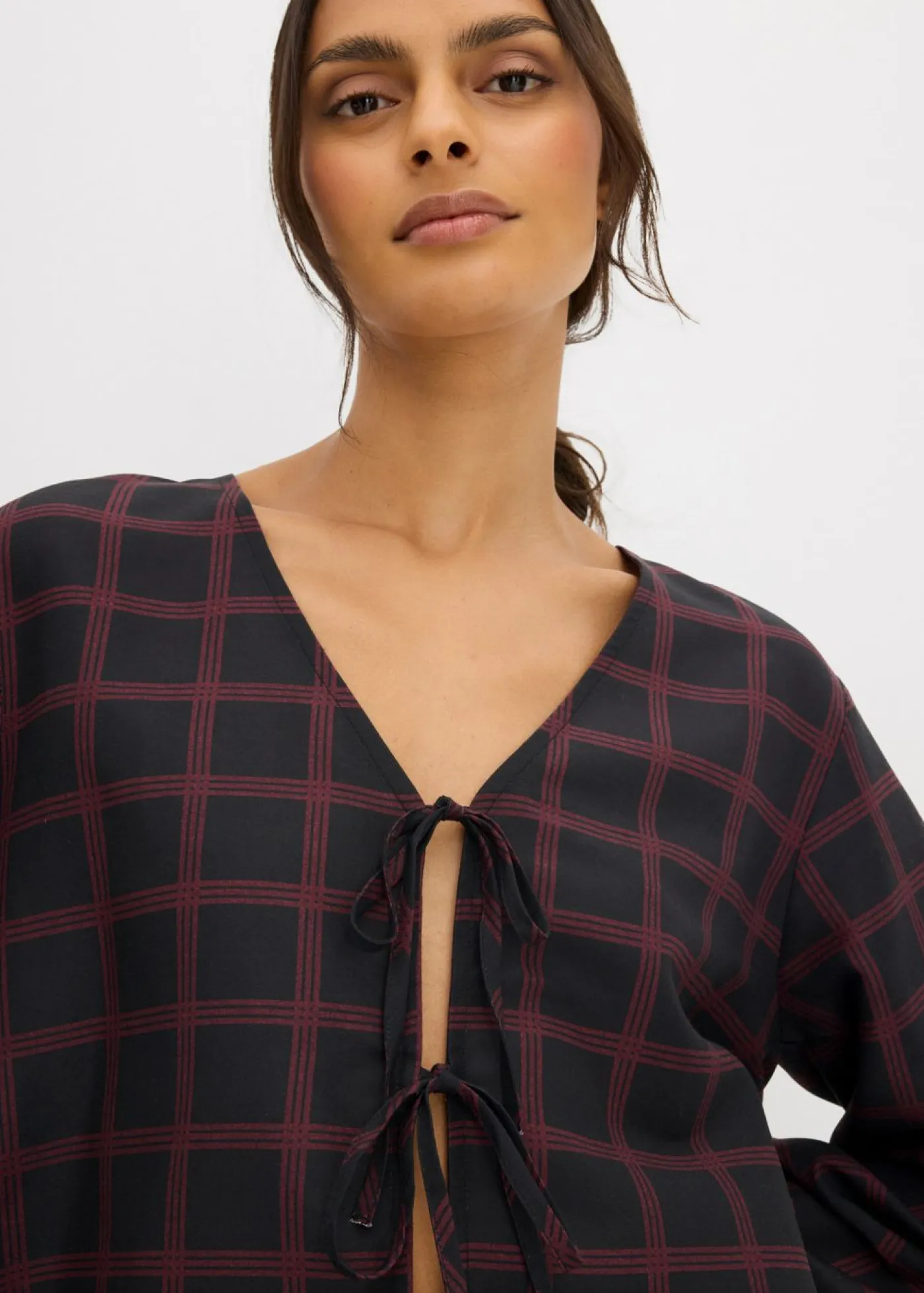 bonprix bonprix Blusa ancha de viscosa suave negro-rojo avellana Discount