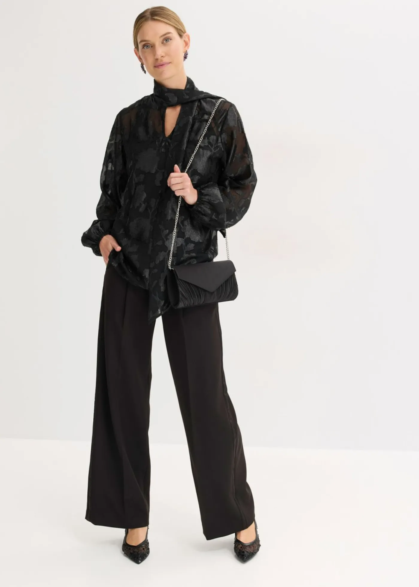 bonprix bonprix Blusa con bordado Negro Sale