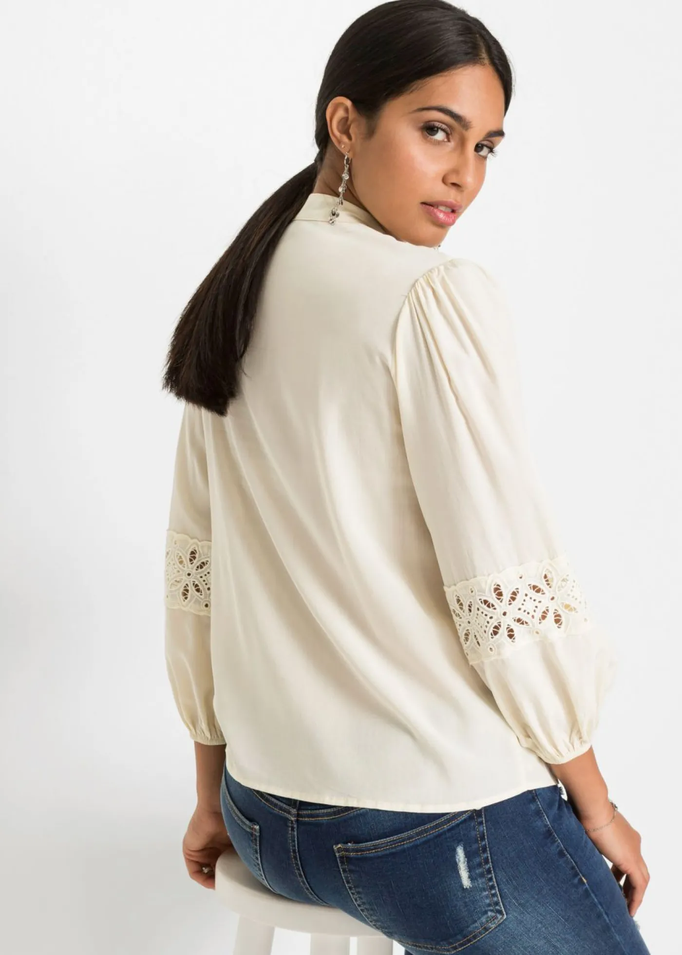 bonprix bonprix Blusa con encaje de mezcla suave de viscosa Blanco-crema Best
