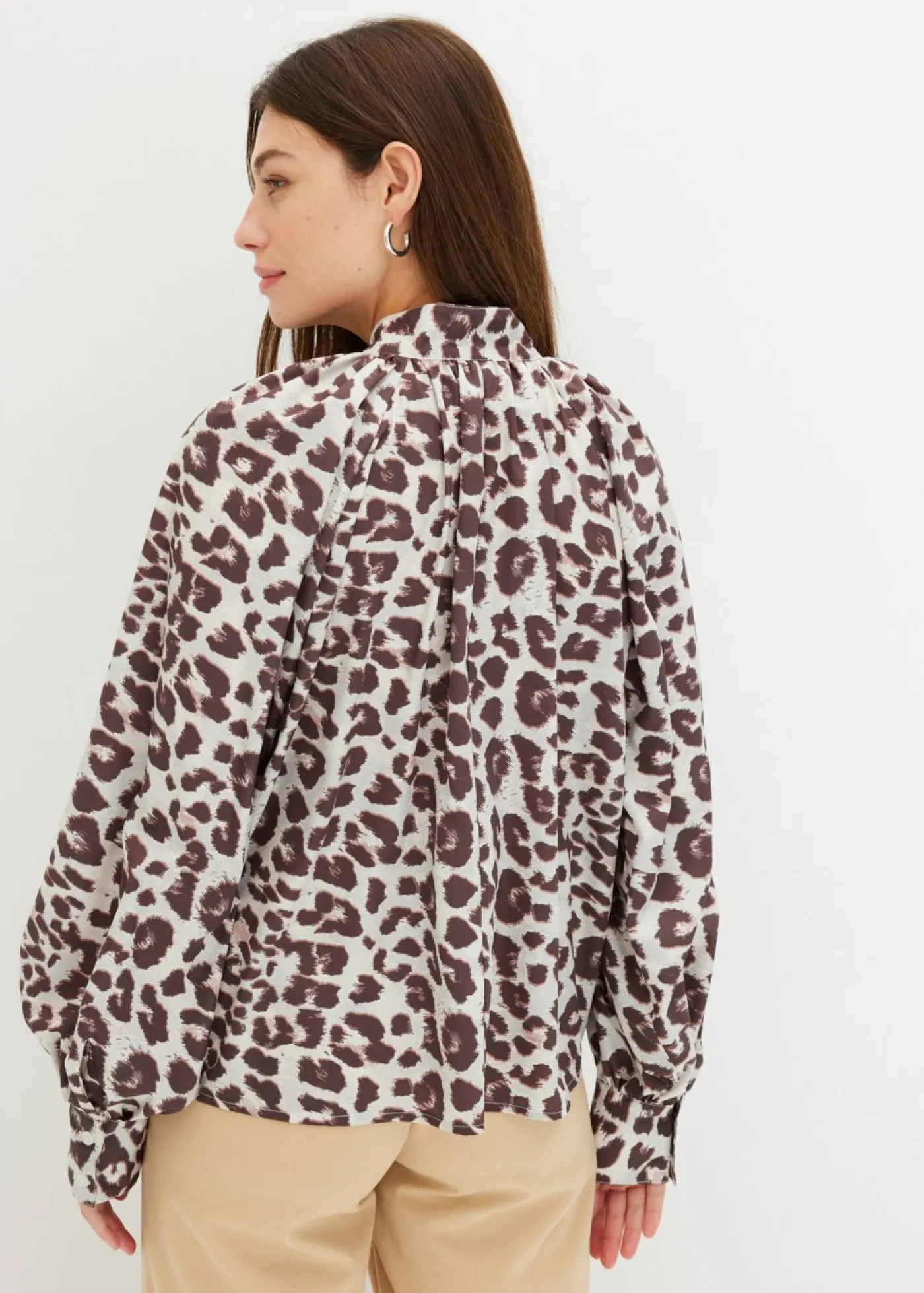 bonprix bonprix Blusa con lazo estampado leo arena Online