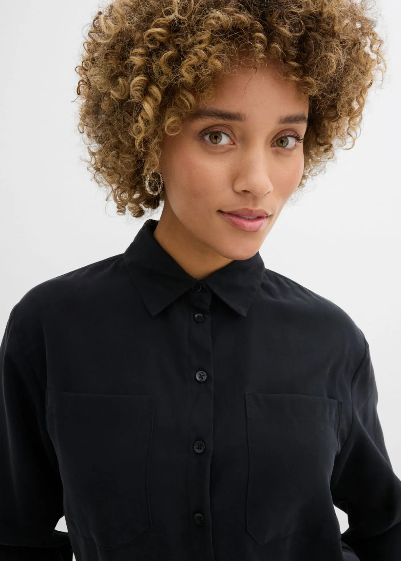 bonprix bonprix Blusa con mezcla de viscosa fluida Negro Clearance