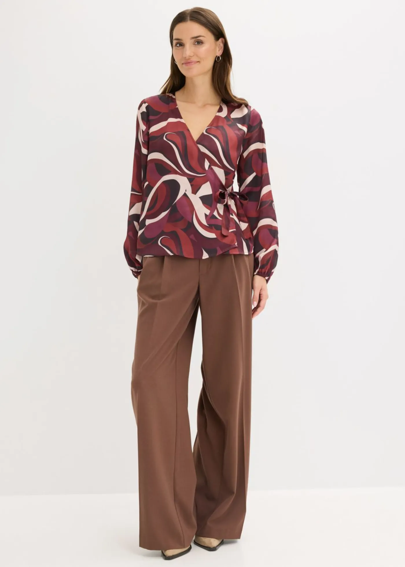 bonprix bonprix Blusa cruzada de satén fluido Rojo burdeos-beige mate estampado Outlet