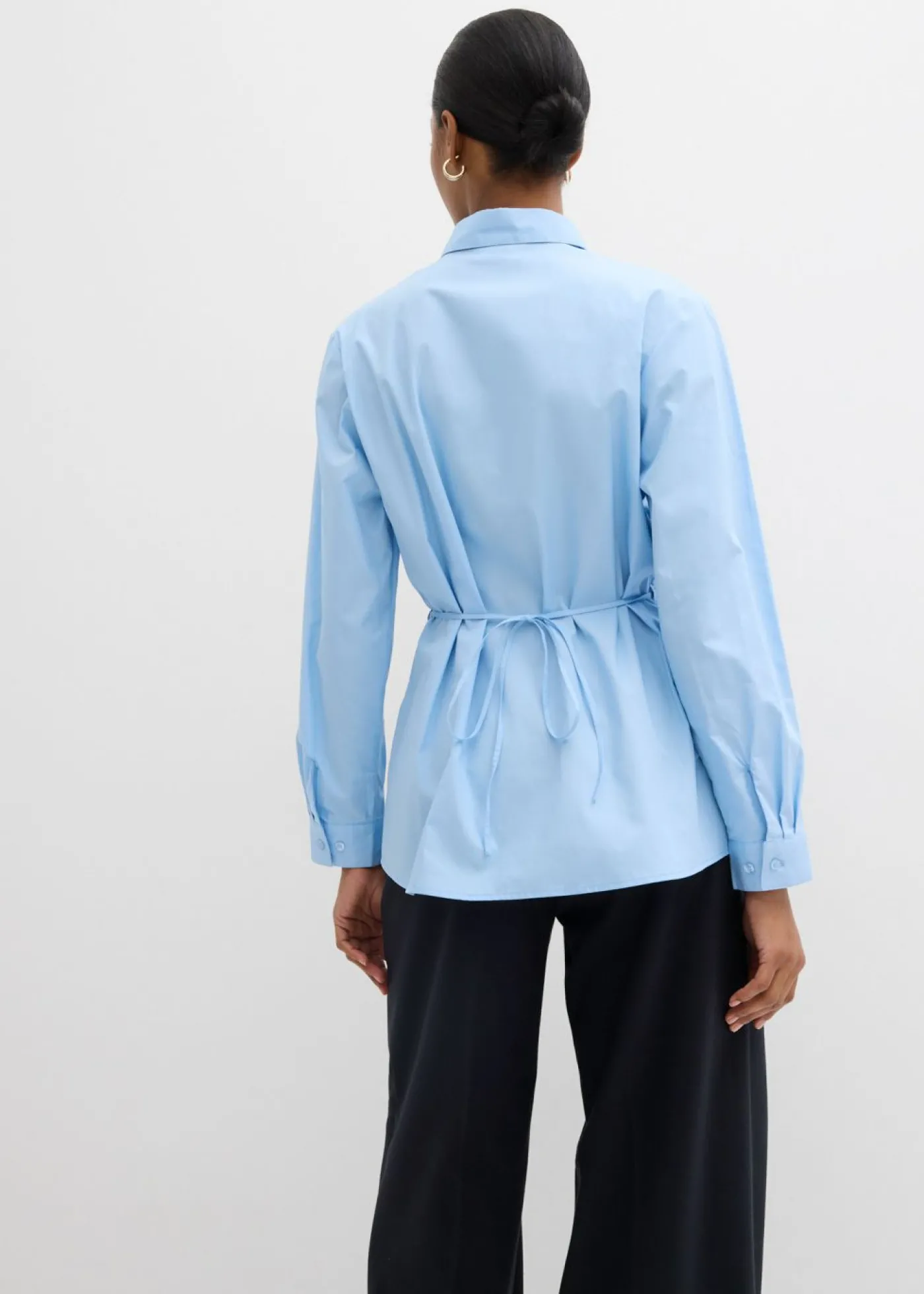 bonprix bonprix Blusa de algodón con detalle de lazo Azul claro Online