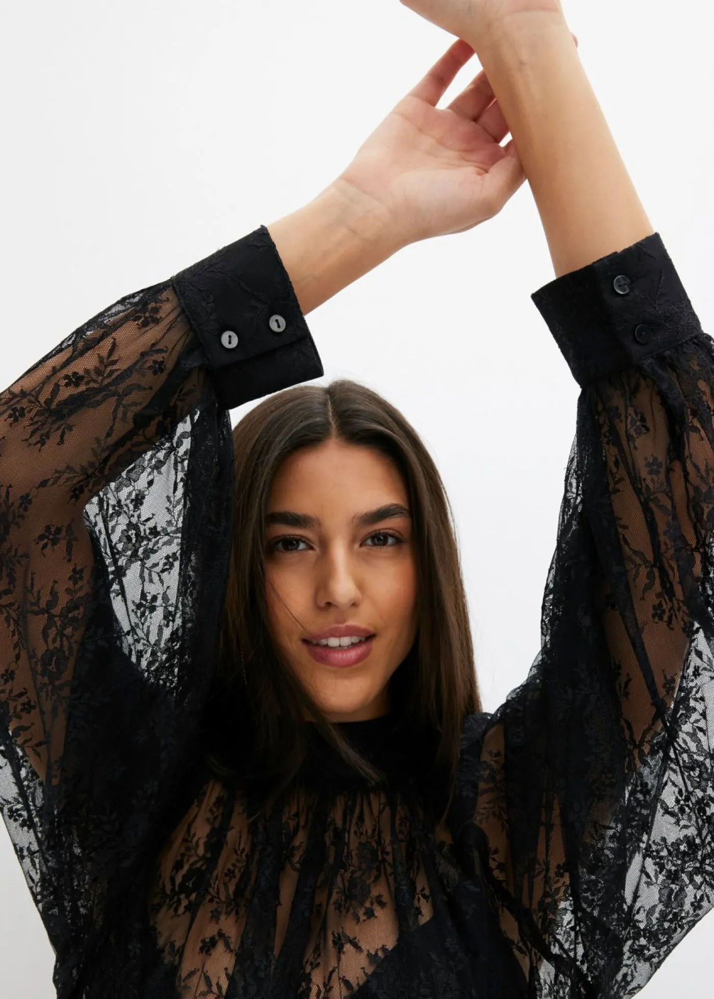 bonprix bonprix Blusa de encaje con ligeras transparencias Negro