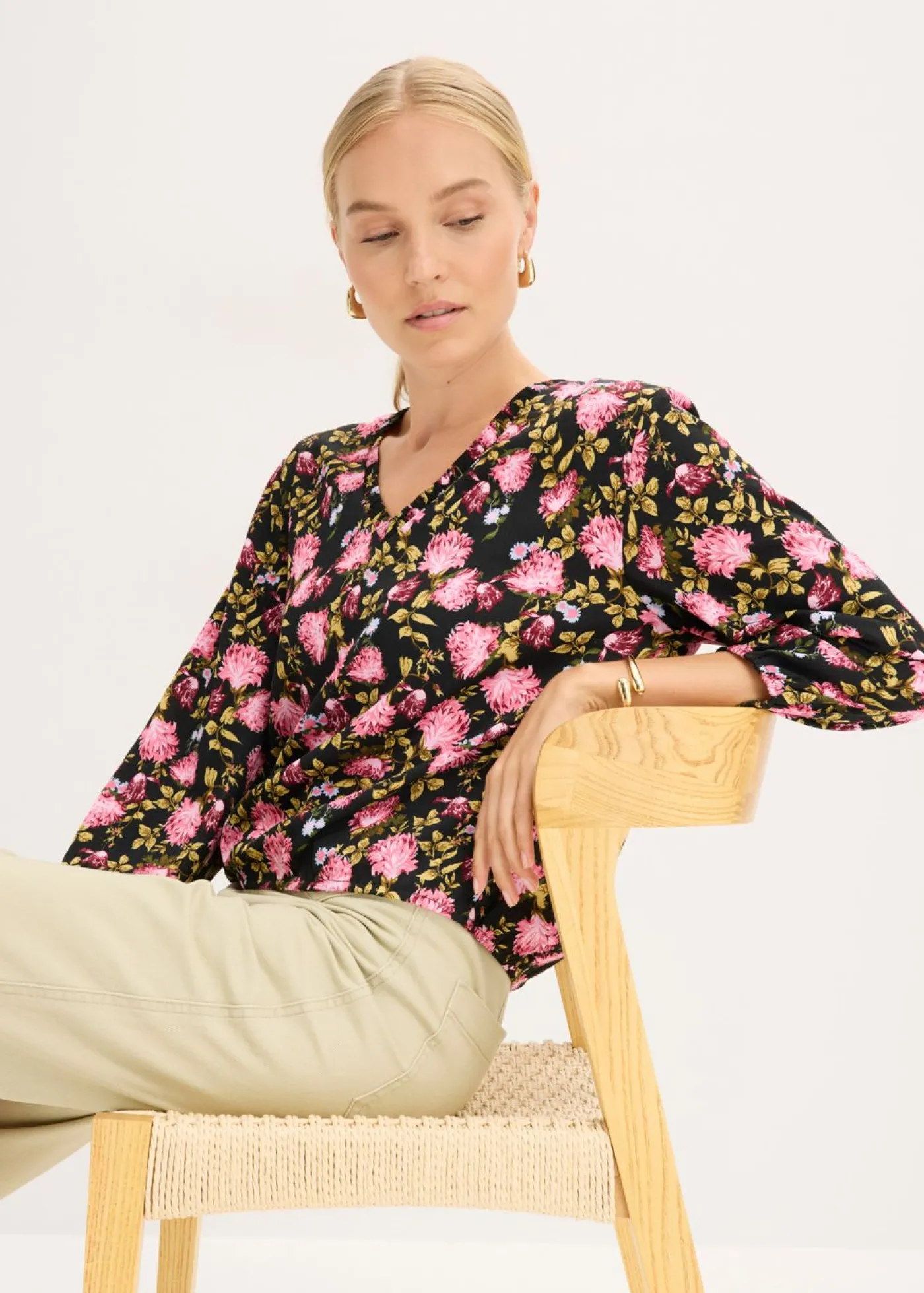 bonprix bonprix Blusa de gasa con fruncido en el bajo Negro de flores Best