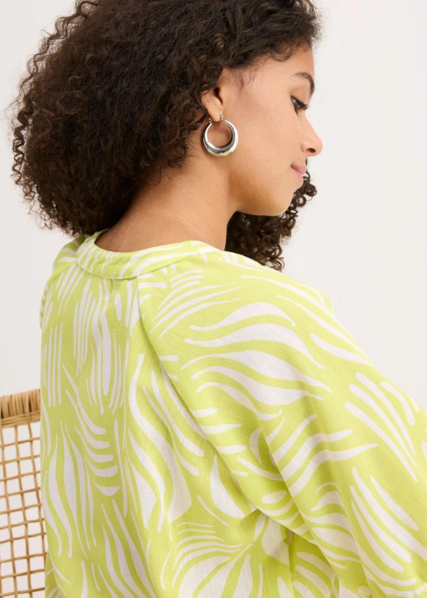 bonprix bonprix Blusa de manga corta con aspecto de lino amarillo cítrico-blanco lana Outlet