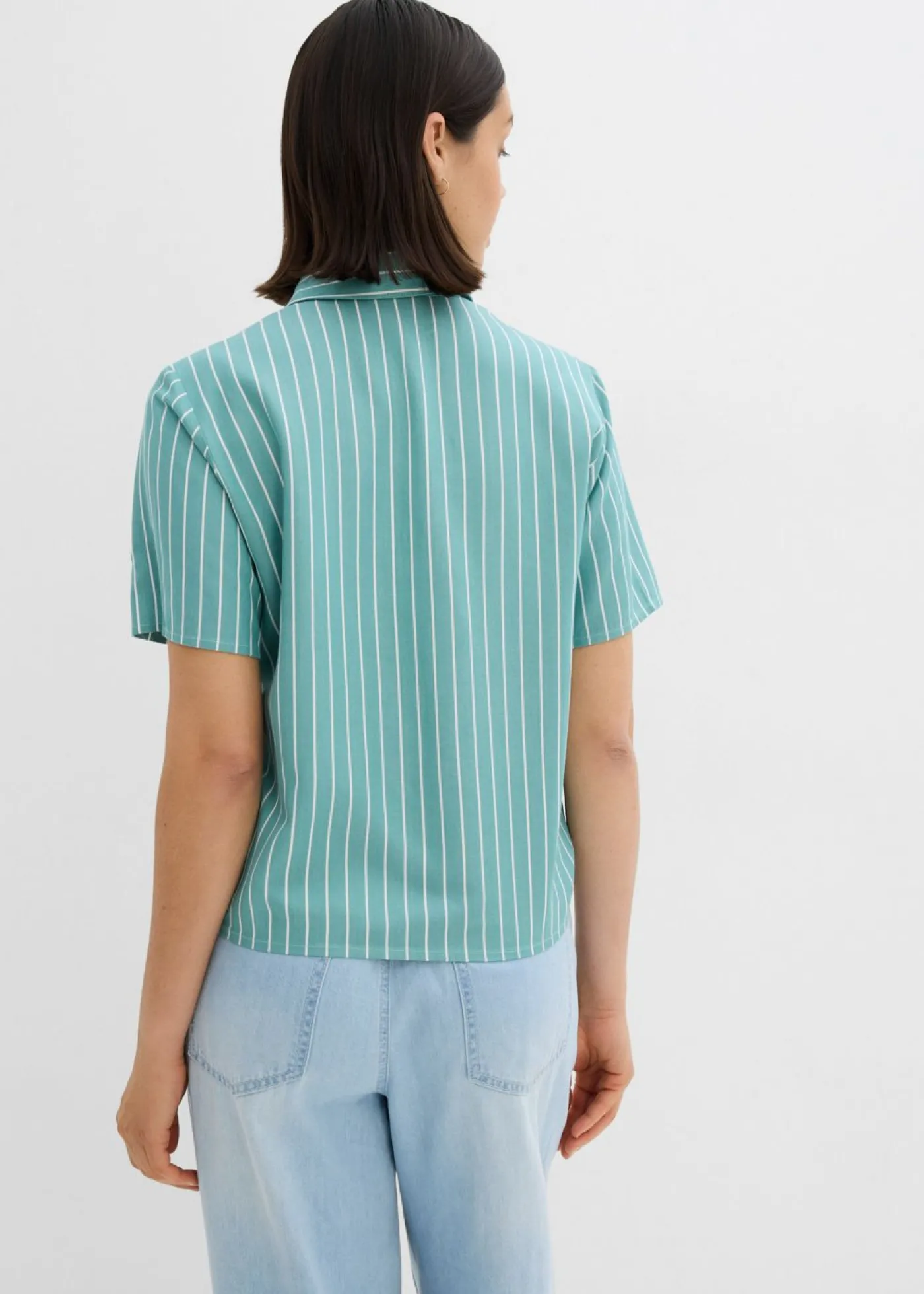 bonprix bonprix Blusa de manga corta con detalle de nudo y diseño a rayas salvia ahumado-blanco lana con rayas