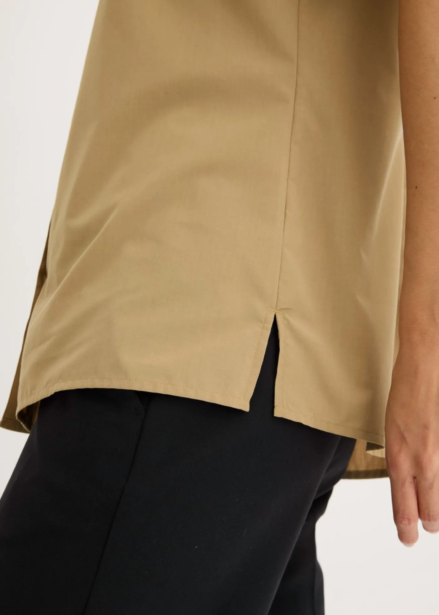 bonprix bonprix Blusa de manga corta de popelín oliva pálido