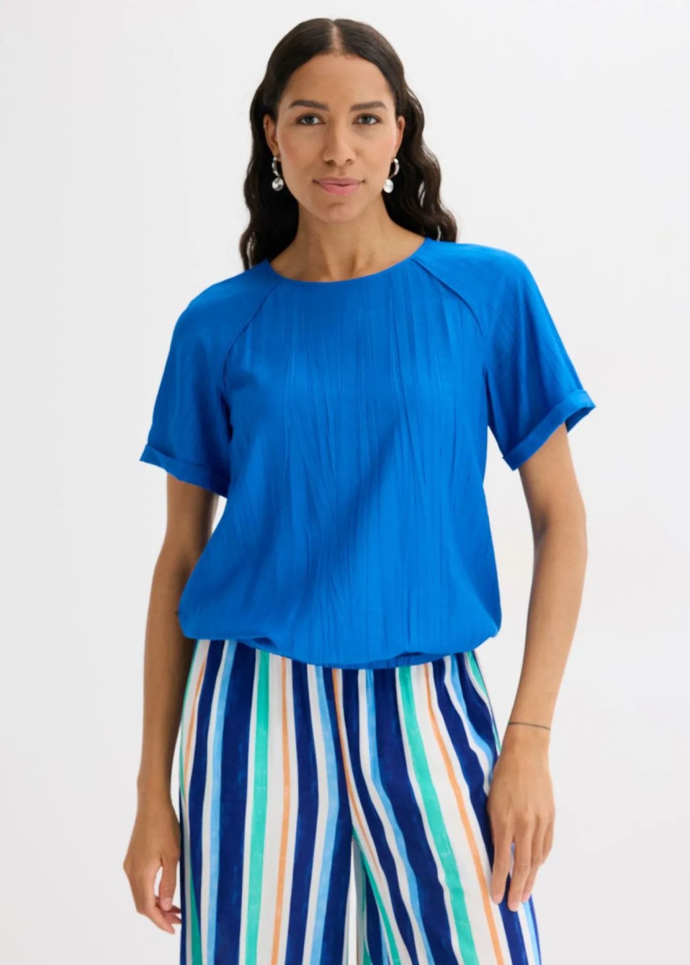 bonprix bonprix Blusa de manga corta de suave mezcla de viscosa Azul ártico