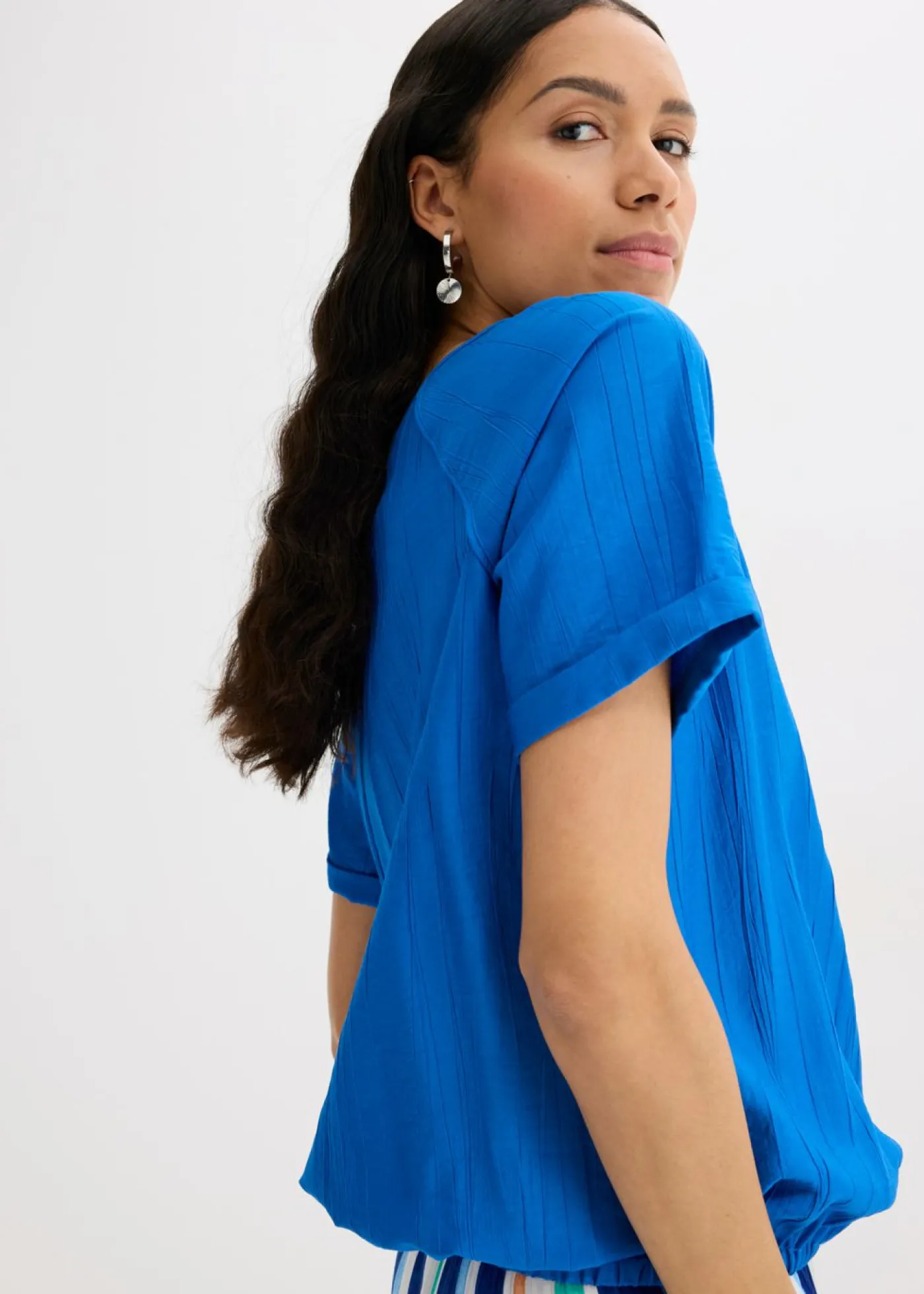 bonprix bonprix Blusa de manga corta de suave mezcla de viscosa Azul ártico