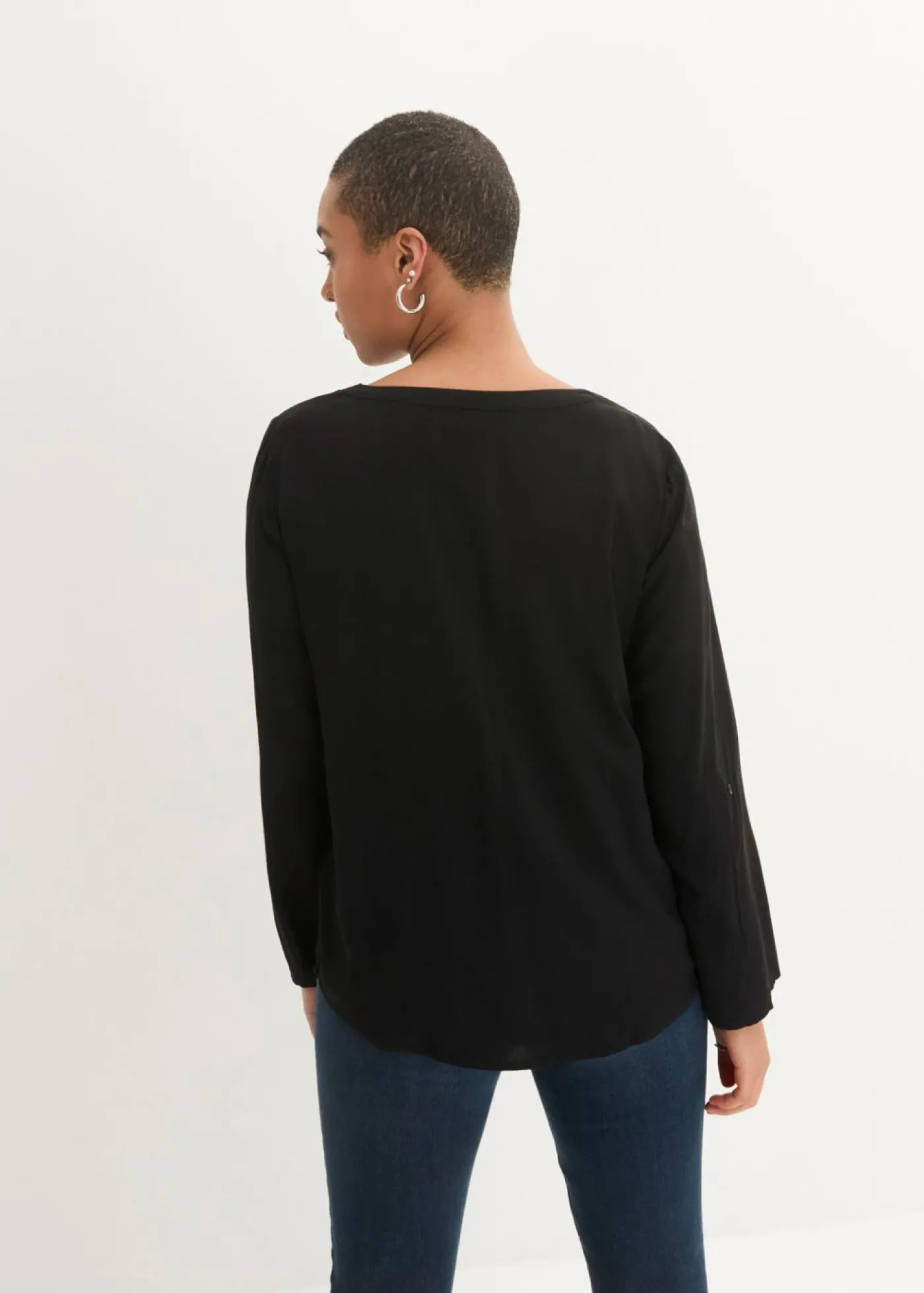 bonprix bonprix Blusa de manga larga con escote en V de viscosa fluida Negro Online