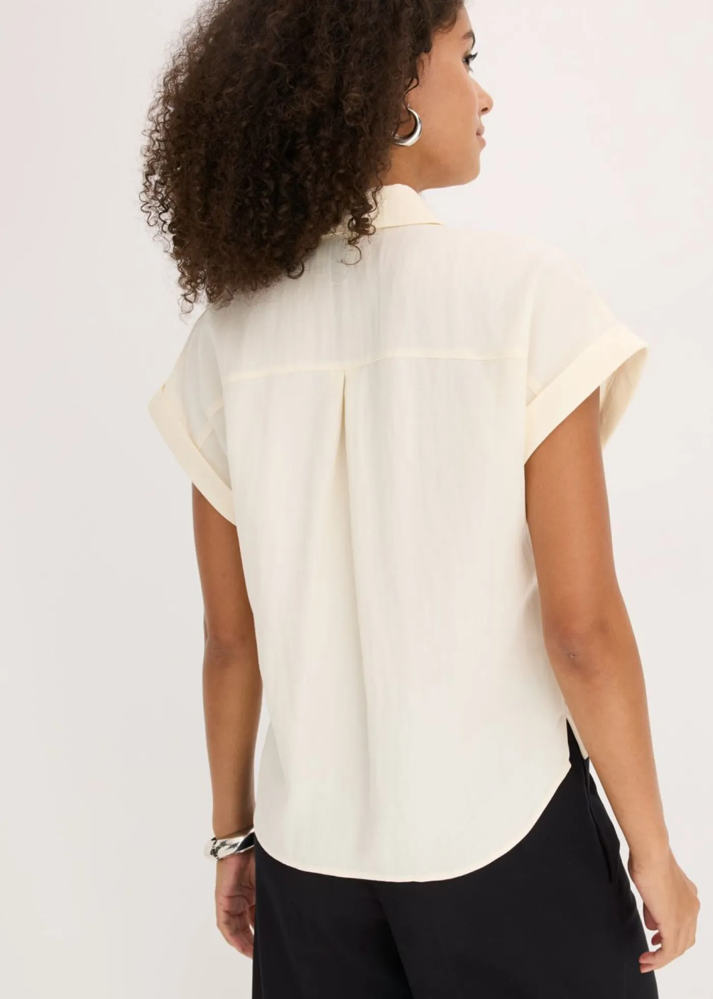 bonprix bonprix Blusa de mezcla de lyocell fluido Blanco-crema New
