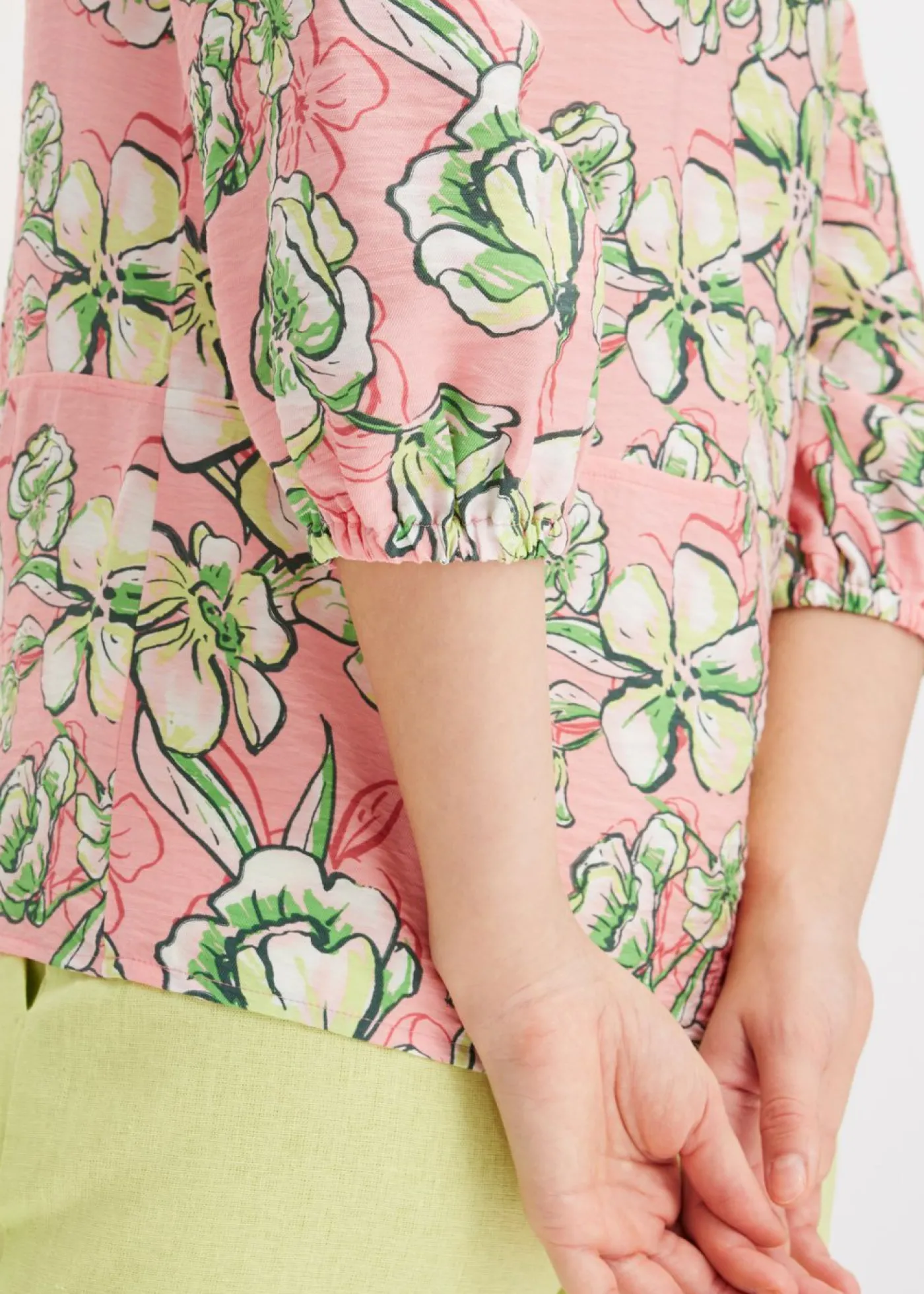 bonprix bonprix Blusa de mezcla de viscosa fluida Rosa suave de flores Best