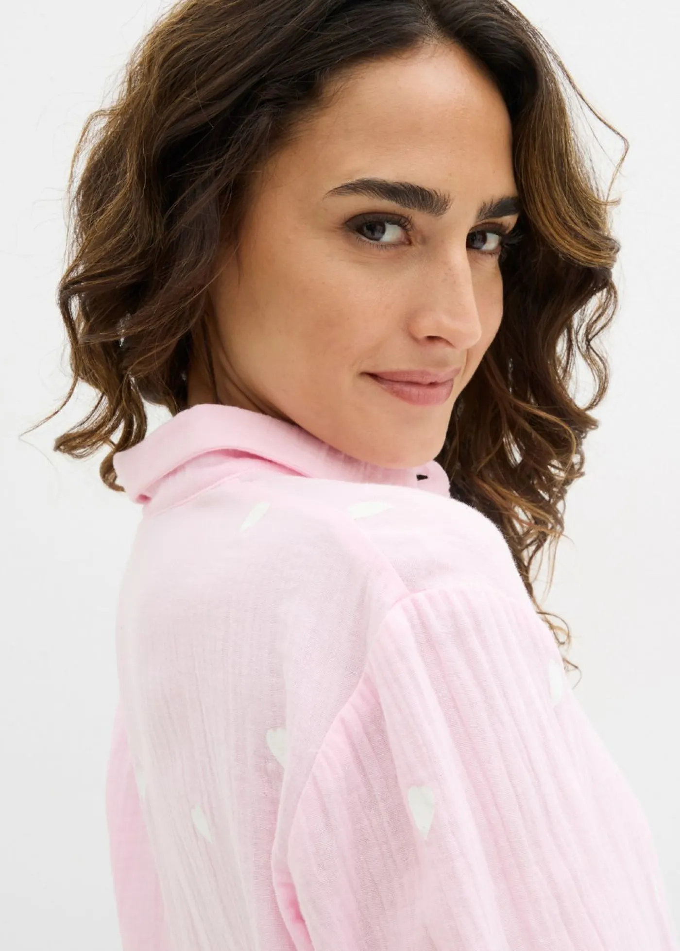 bonprix bonprix Blusa de muselina con corazones rosa cristal-blanco Sale