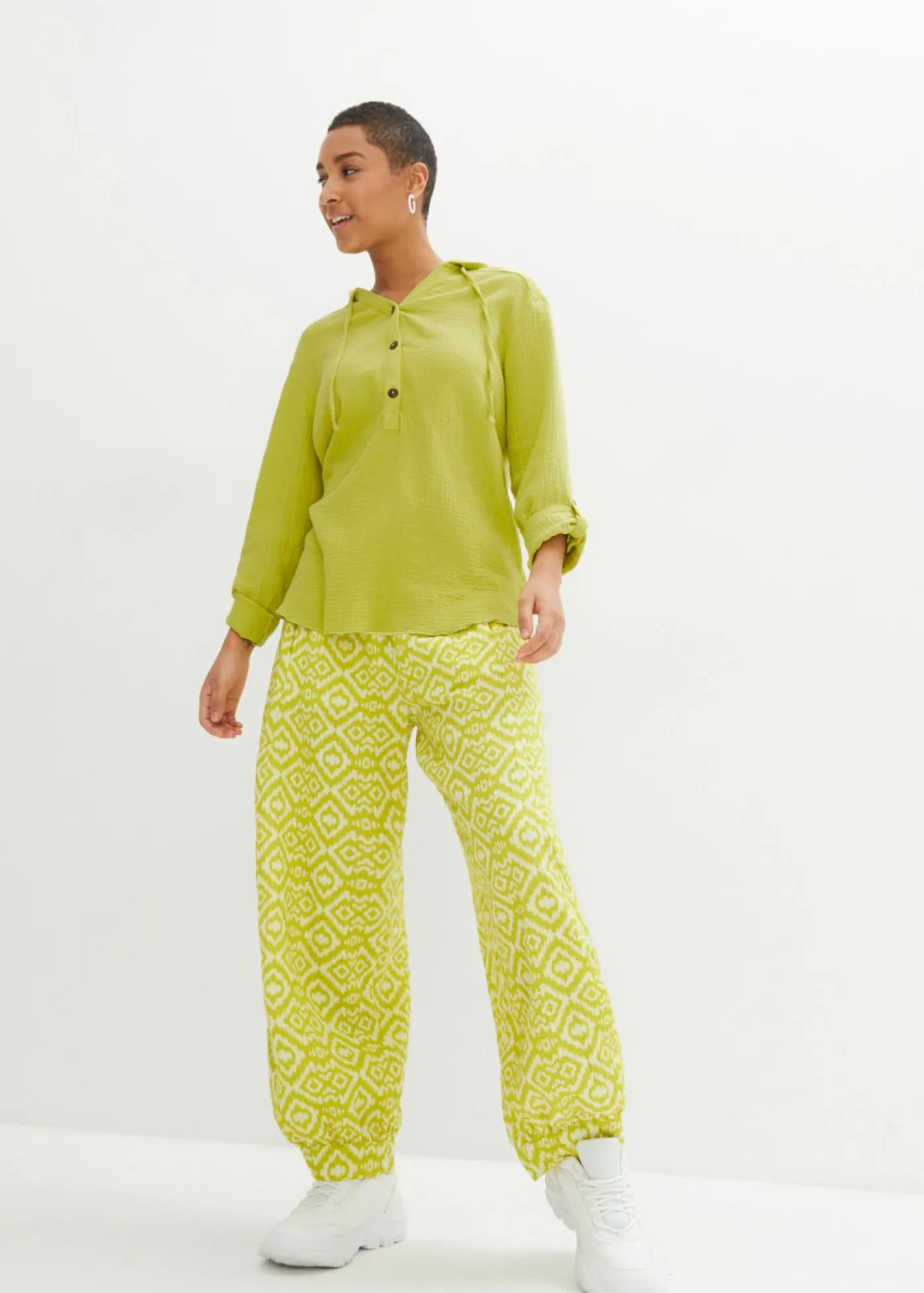 bonprix bonprix Blusa de muselina vaporosa pistacho Hot