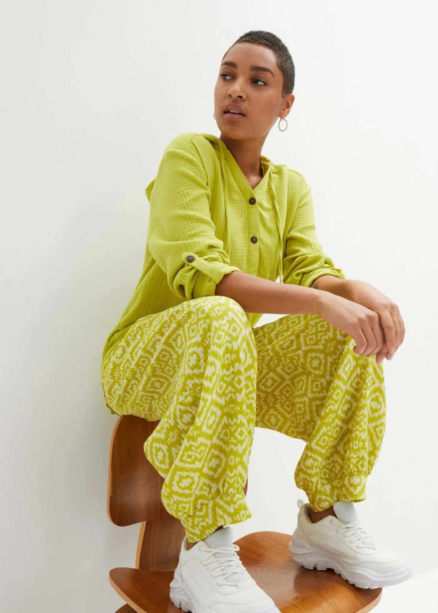 bonprix bonprix Blusa de muselina vaporosa pistacho Hot