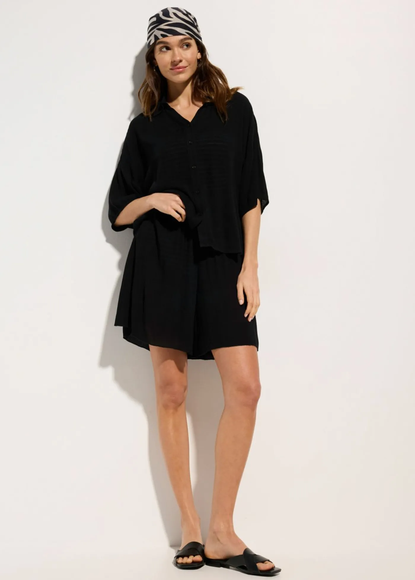 bonprix bonprix Blusa de playa corta de viscosa fluida Negro