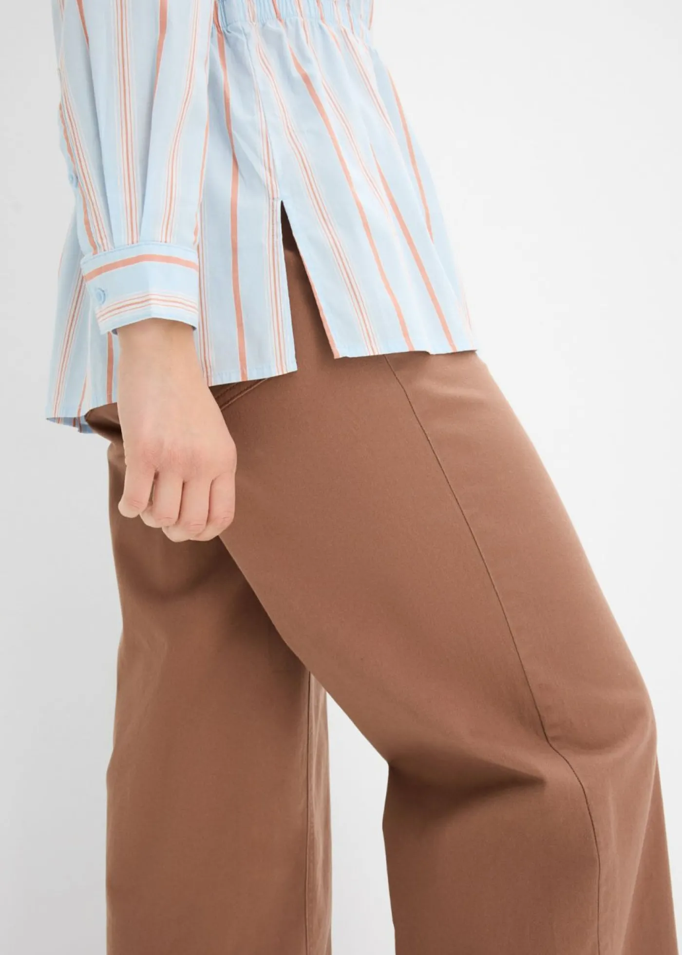bonprix bonprix Blusa de popelín de algodón elástico azul pálido-blanco-marrón rayas verticales Hot