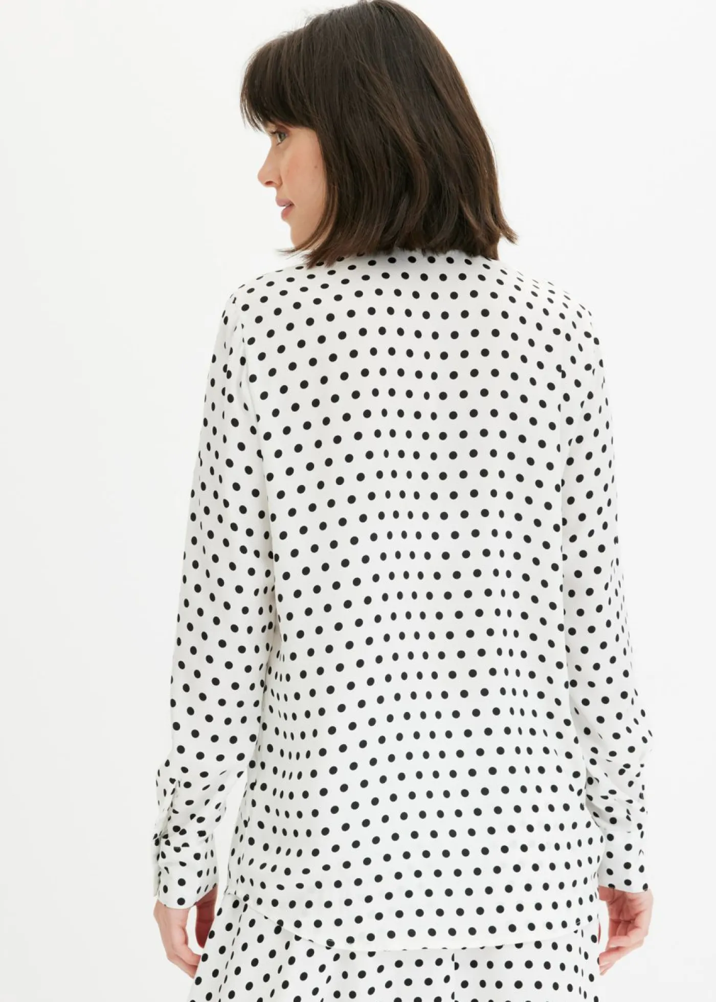 bonprix bonprix Blusa de satén fino blanco-negro, de lunares Outlet