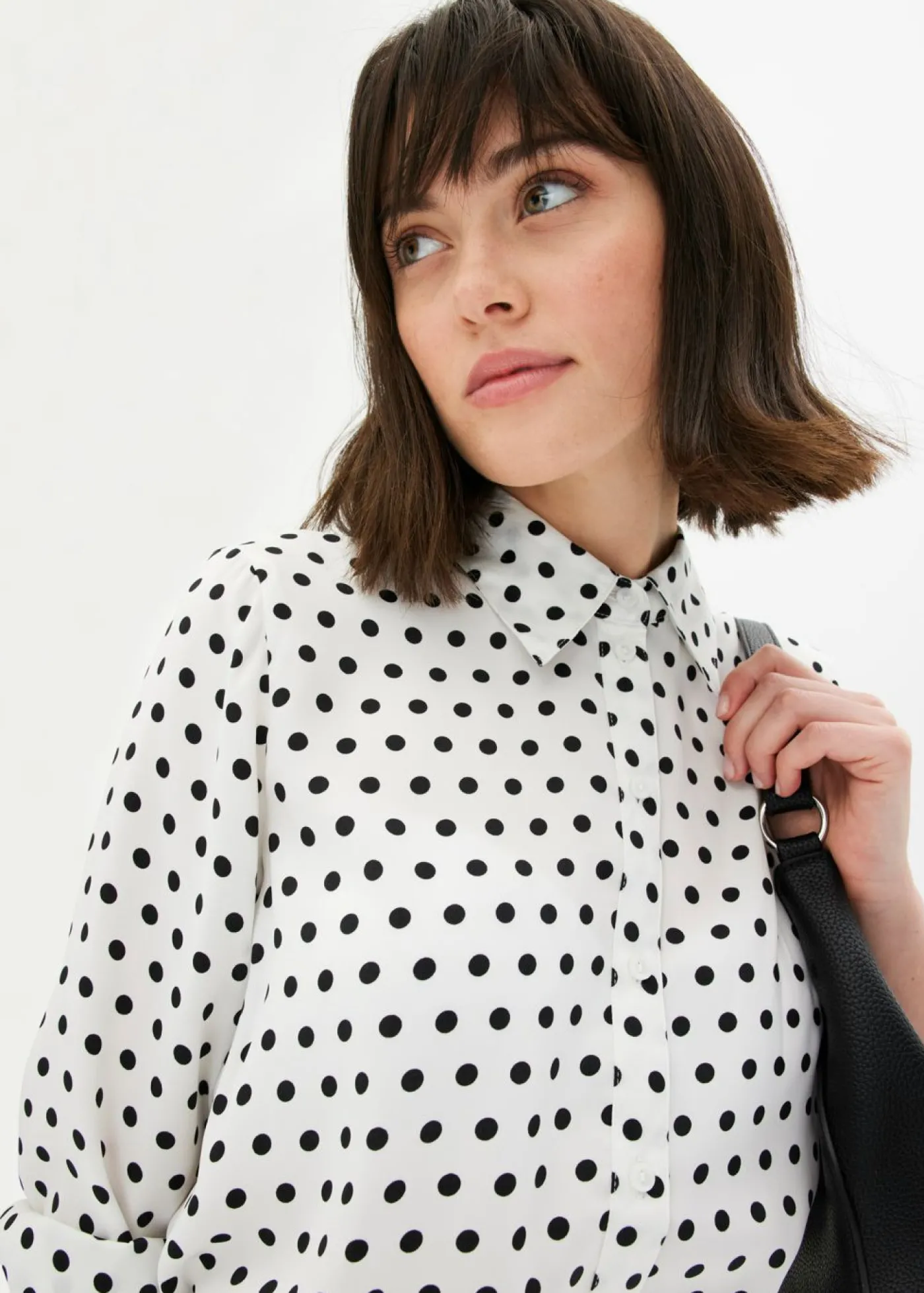 bonprix bonprix Blusa de satén fino blanco-negro, de lunares Outlet